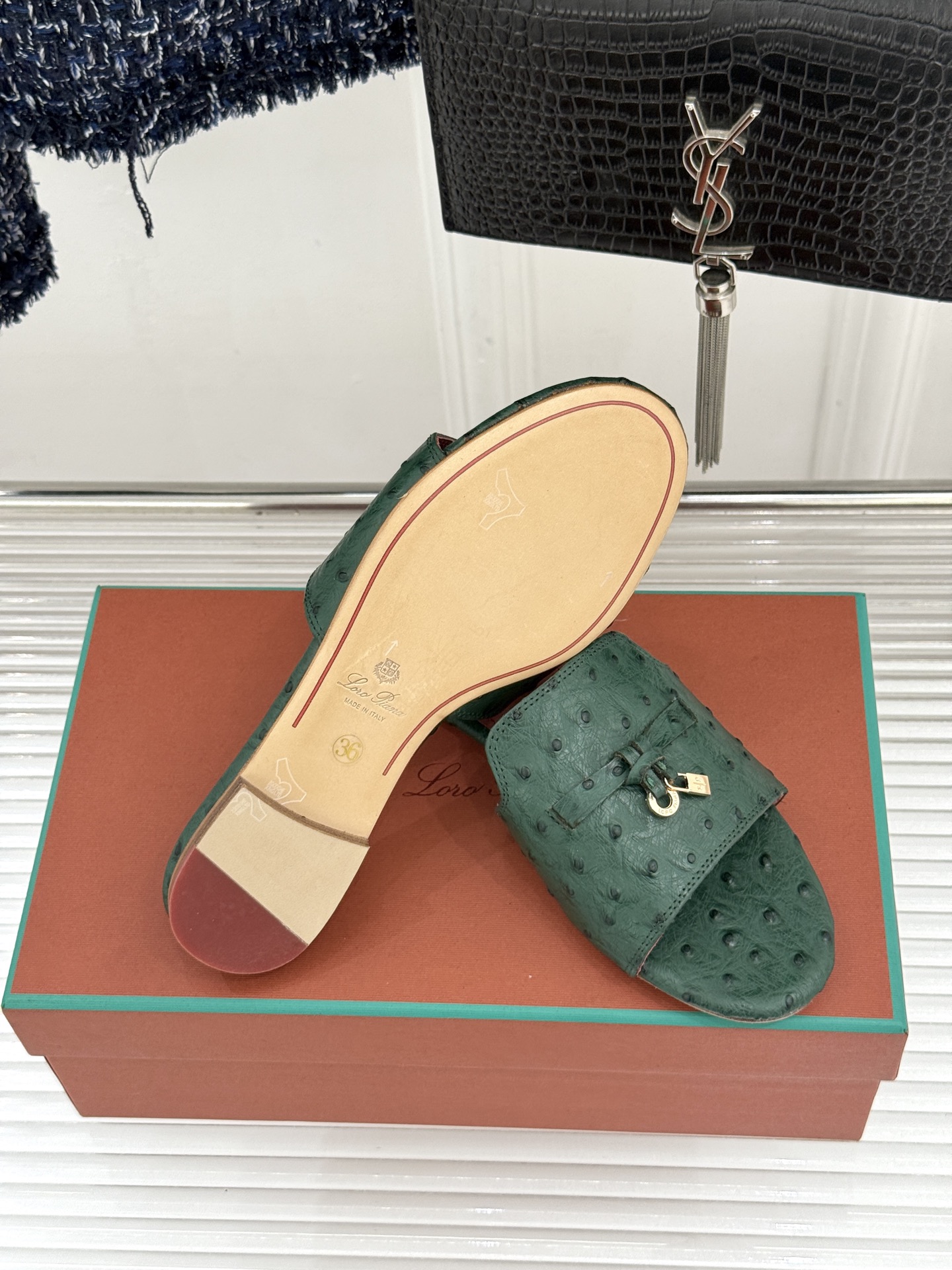 Loro Piana/ LP🌾 经典复古绝美吊坠粗跟平底拖鞋简约即时髦 松弛的高级感感受夏日感高级穿搭~