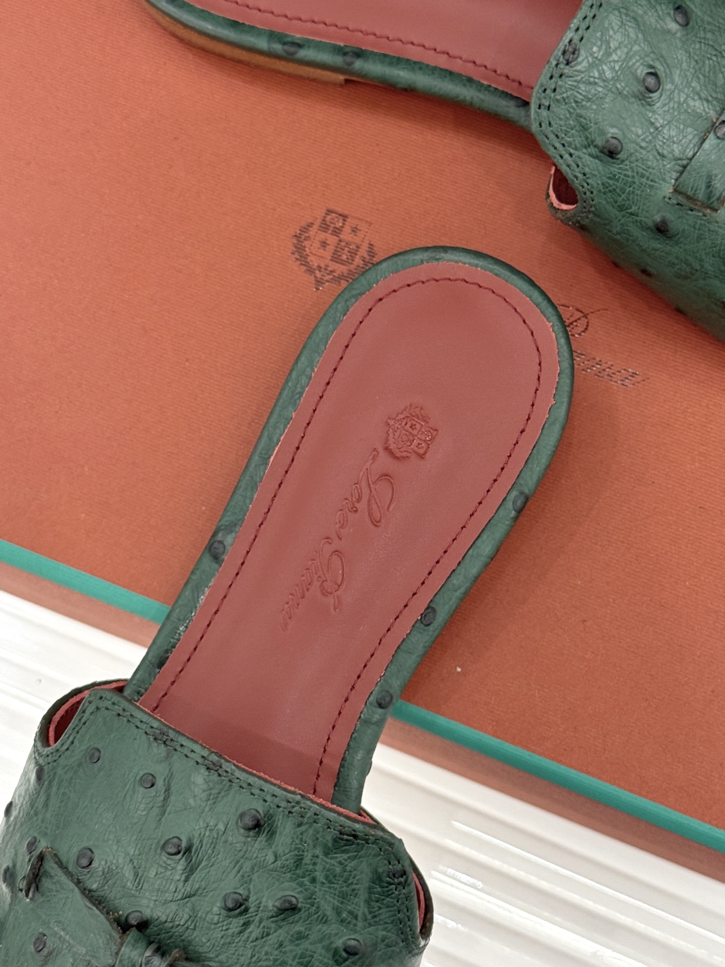 Loro Piana/ LP🌾 经典复古绝美吊坠粗跟平底拖鞋简约即时髦 松弛的高级感感受夏日感高级穿搭~