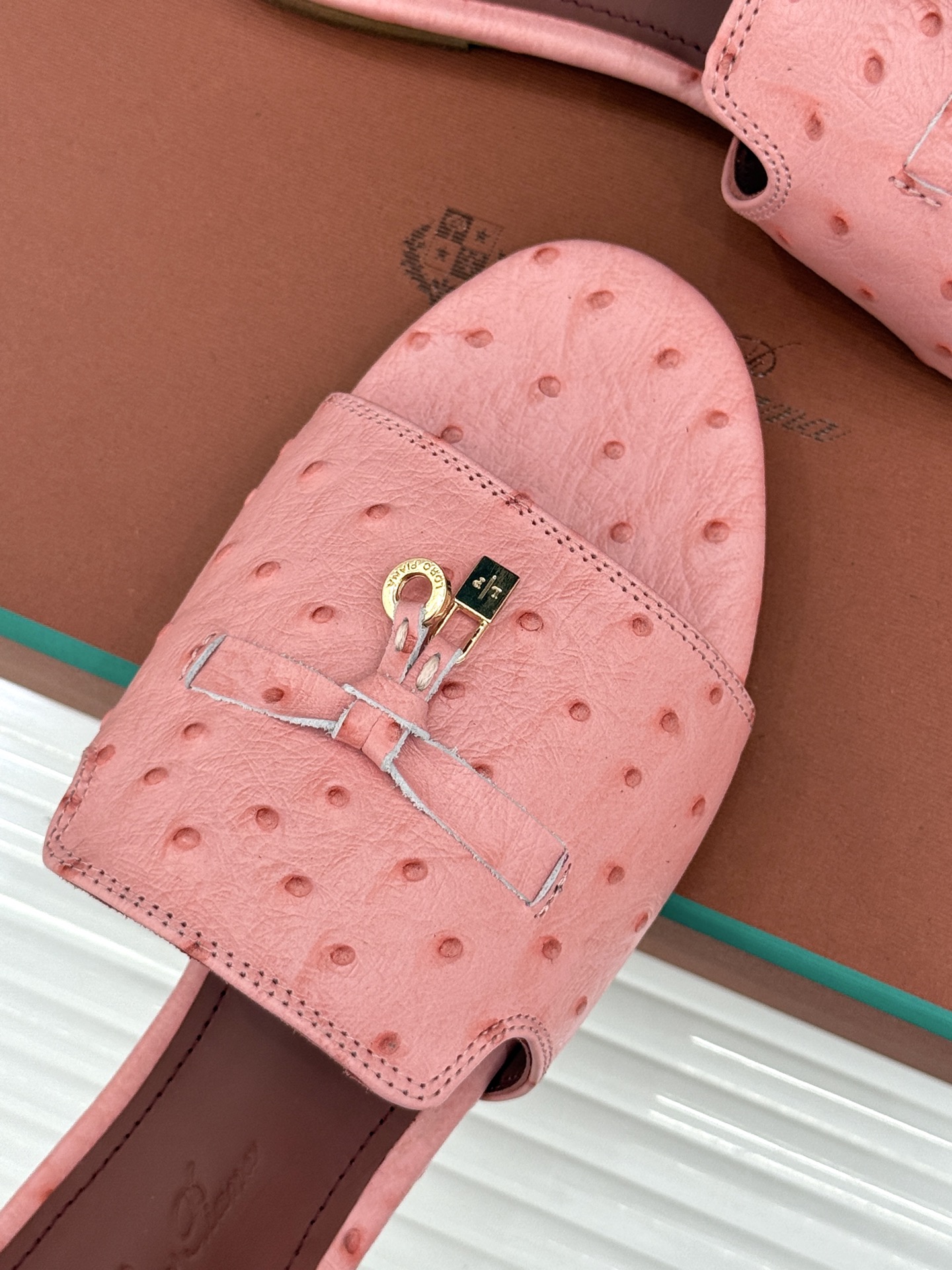 Loro Piana/ LP🌾 经典复古绝美吊坠粗跟平底拖鞋简约即时髦 松弛的高级感感受夏日感高级穿搭~