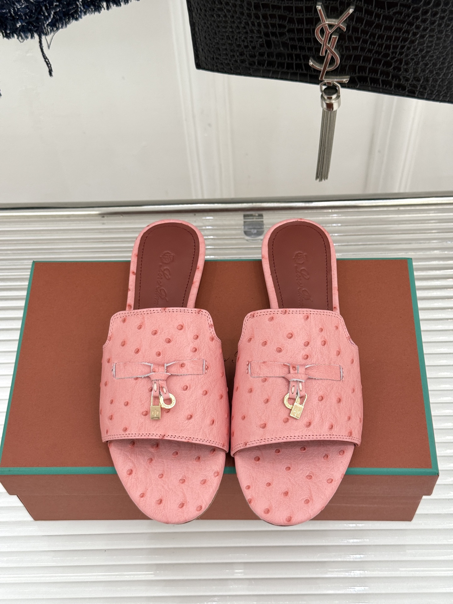 Loro Piana/ LP🌾 经典复古绝美吊坠粗跟平底拖鞋简约即时髦 松弛的高级感感受夏日感高级穿搭~