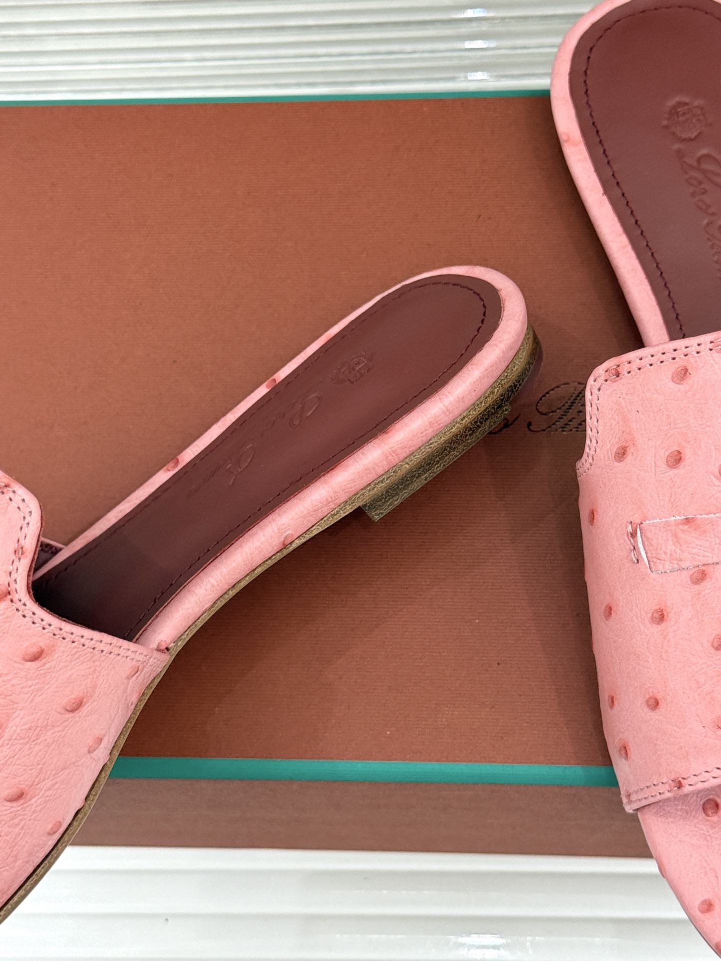 Loro Piana/ LP🌾 经典复古绝美吊坠粗跟平底拖鞋简约即时髦 松弛的高级感感受夏日感高级穿搭~