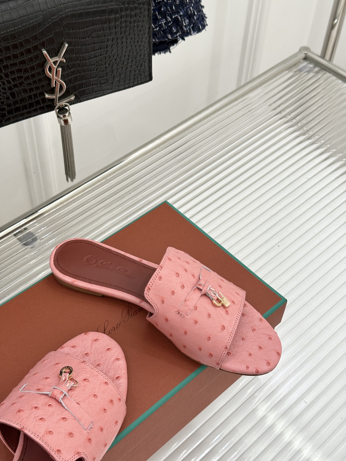 Loro Piana/ LP🌾 经典复古绝美吊坠粗跟平底拖鞋简约即时髦 松弛的高级感感受夏日感高级穿搭~