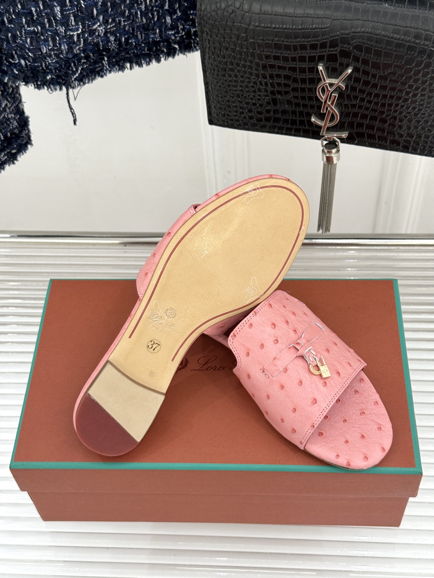 Loro Piana/ LP🌾 经典复古绝美吊坠粗跟平底拖鞋简约即时髦 松弛的高级感感受夏日感高级穿搭~