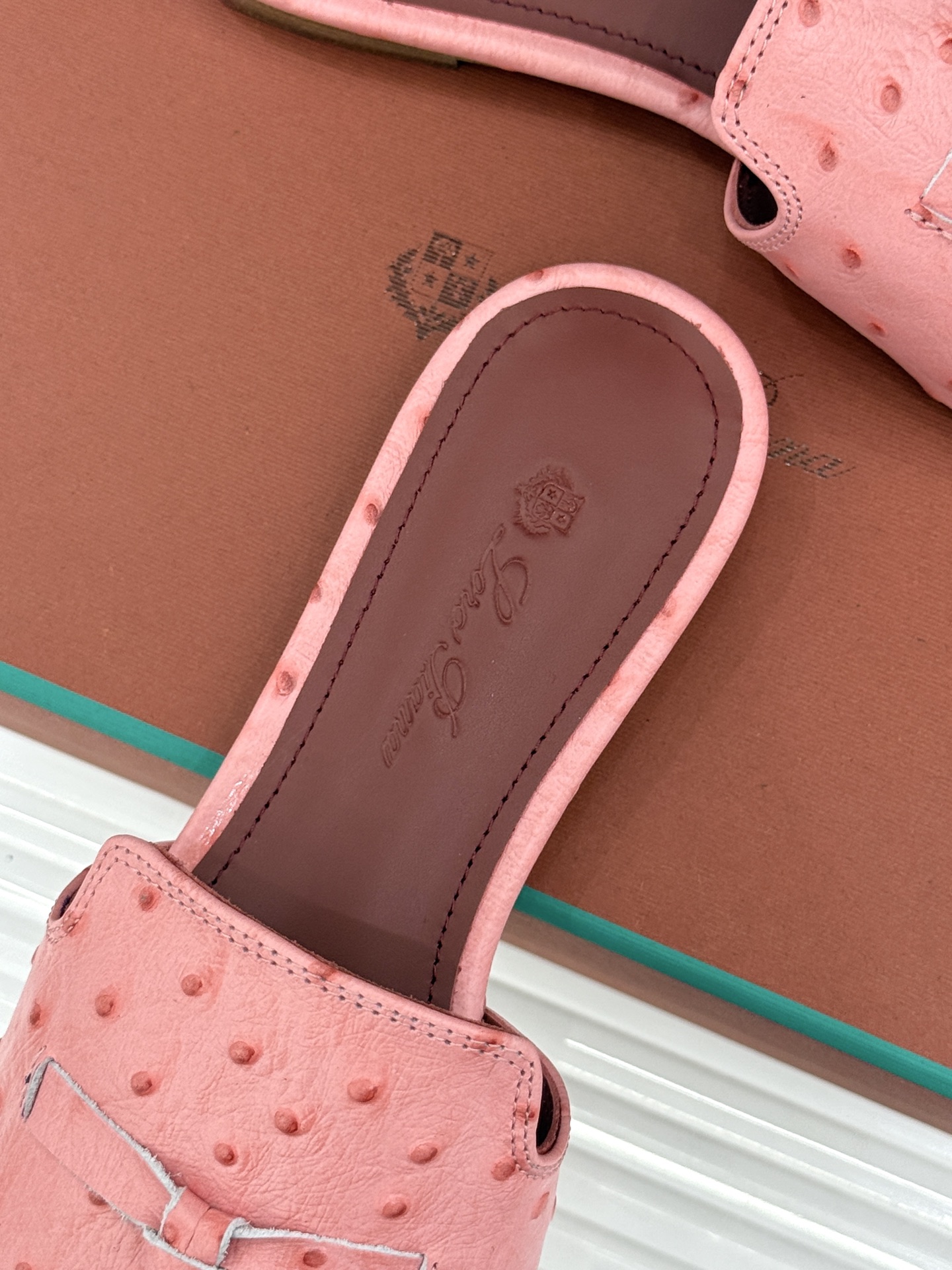 Loro Piana/ LP🌾 经典复古绝美吊坠粗跟平底拖鞋简约即时髦 松弛的高级感感受夏日感高级穿搭~