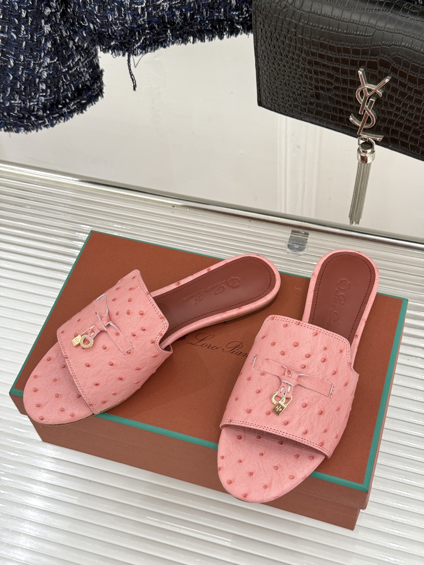 Loro Piana/ LP🌾 经典复古绝美吊坠粗跟平底拖鞋简约即时髦 松弛的高级感感受夏日感高级穿搭~