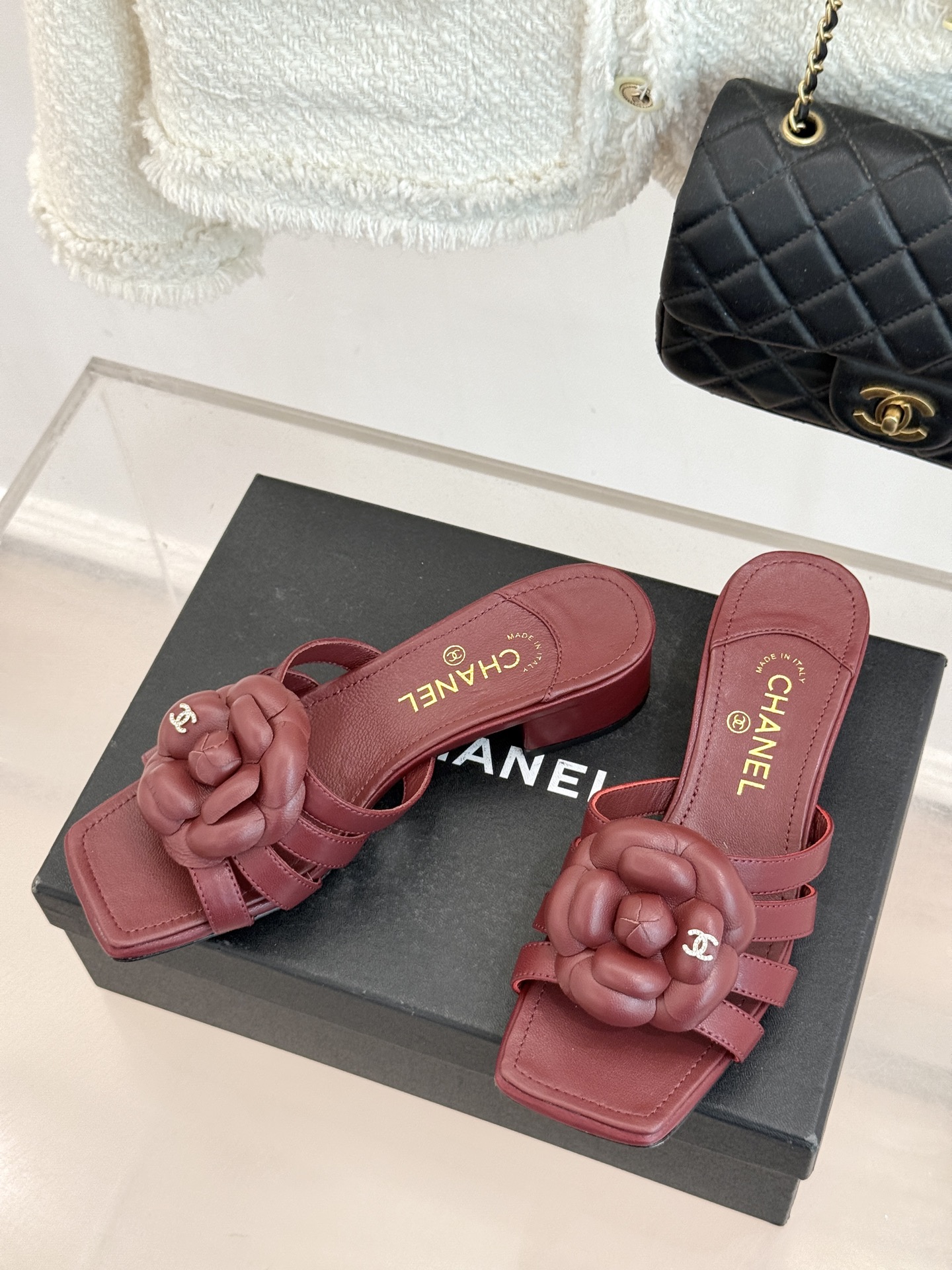 CHANE*｜小香26P春夏新品方头山茶花系列凉鞋当小香标志性的山茶花邂逅方头时髦精们的夏日出街搭子就有