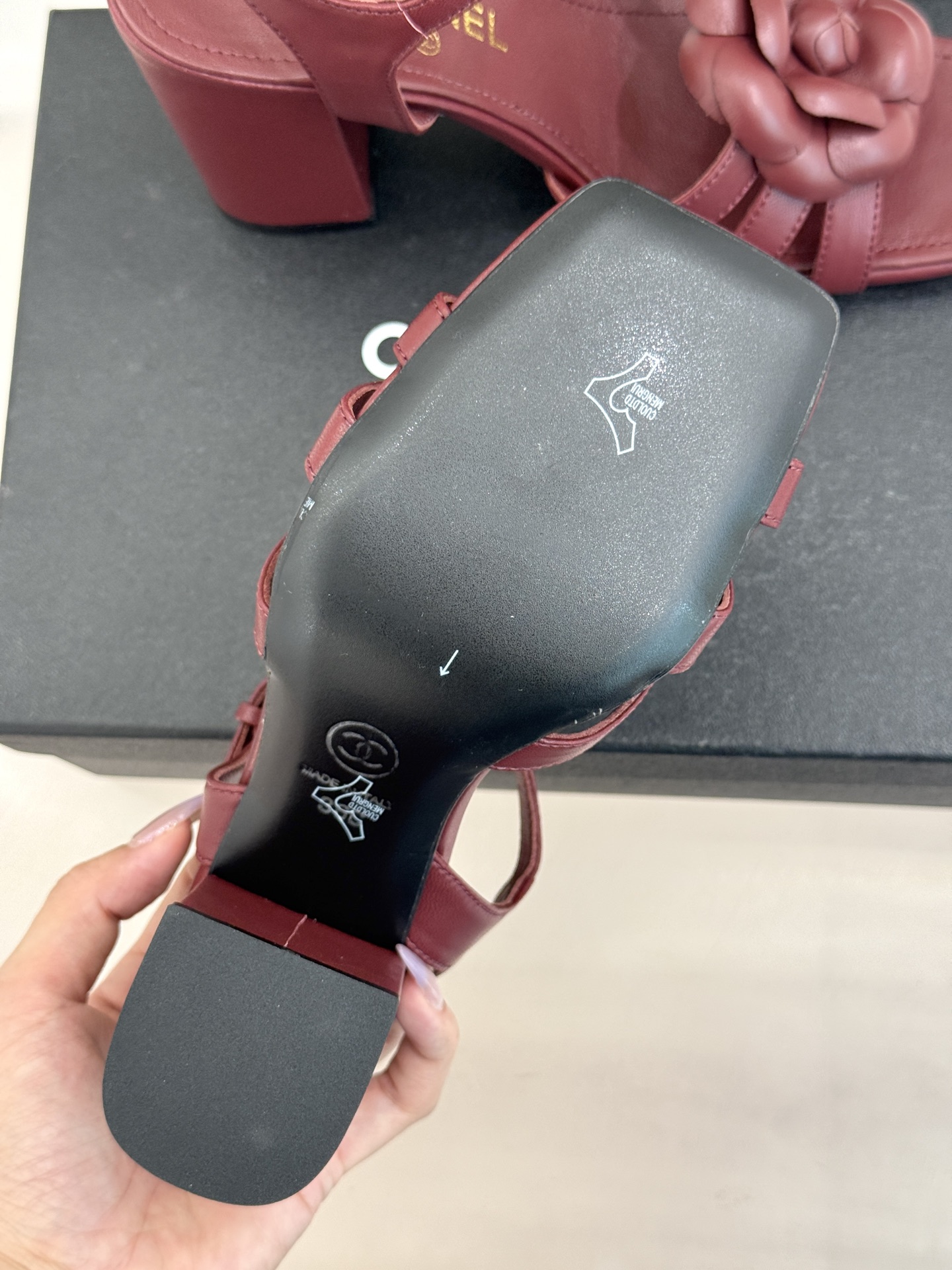 CHANE*｜小香26P春夏新品方头山茶花系列凉鞋当小香标志性的山茶花邂逅方头时髦精们的夏日出街搭子就有