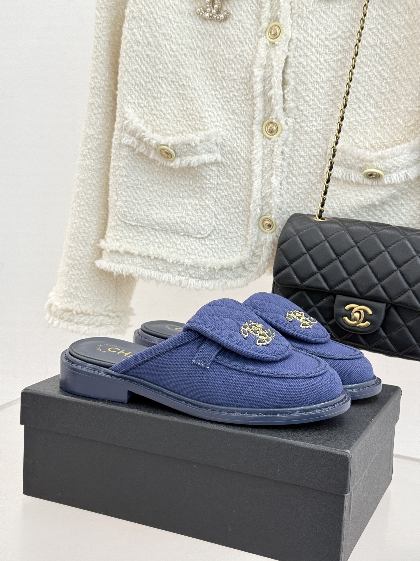 CHANE*｜小香经典双C书包扣翻盖高跟乐福鞋半拖香小香将百年底蕴注入乐福鞋型经典翻盖设计暗藏巧思标志性