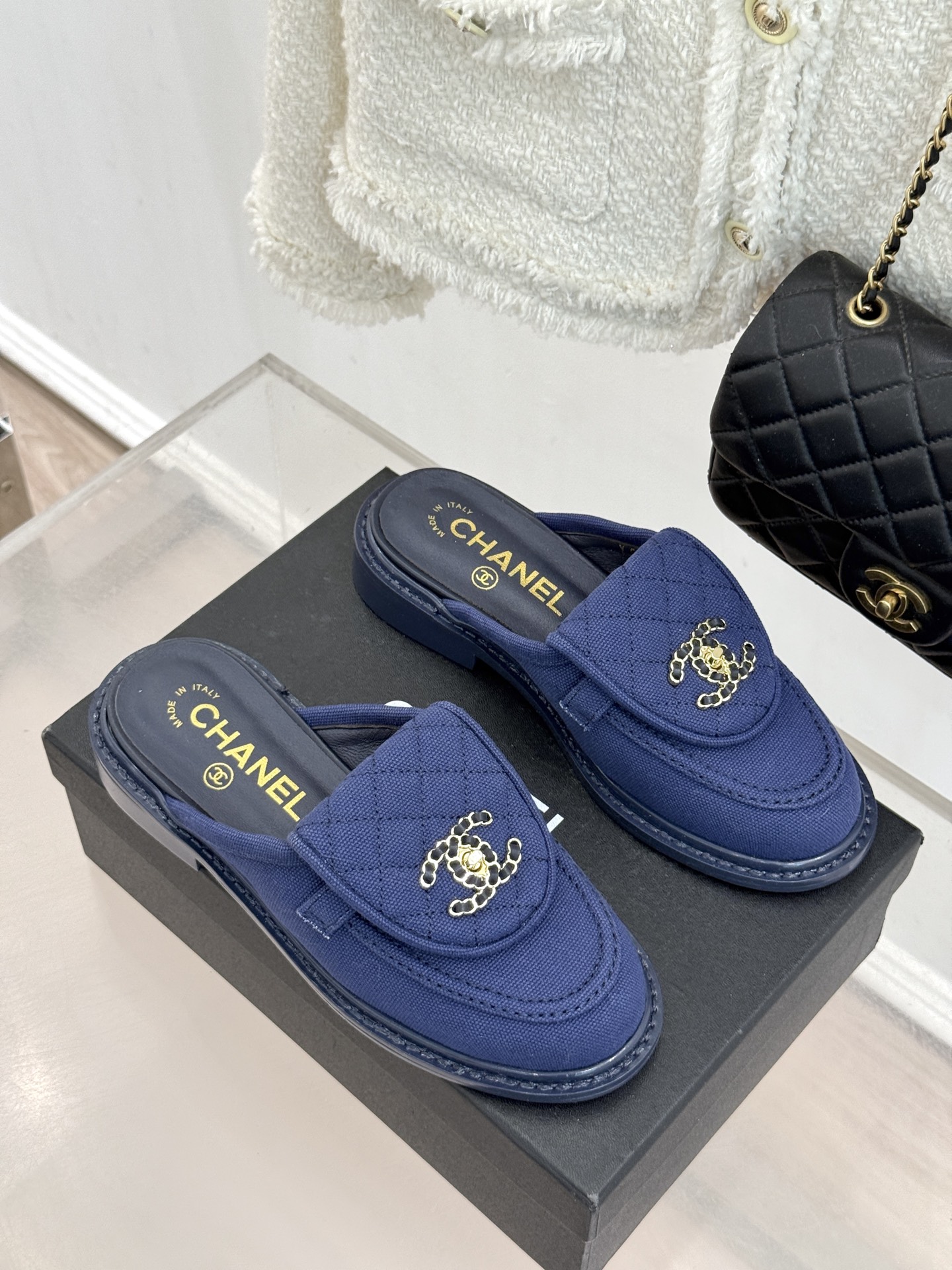 CHANE*｜小香经典双C书包扣翻盖高跟乐福鞋半拖香小香将百年底蕴注入乐福鞋型经典翻盖设计暗藏巧思标志性