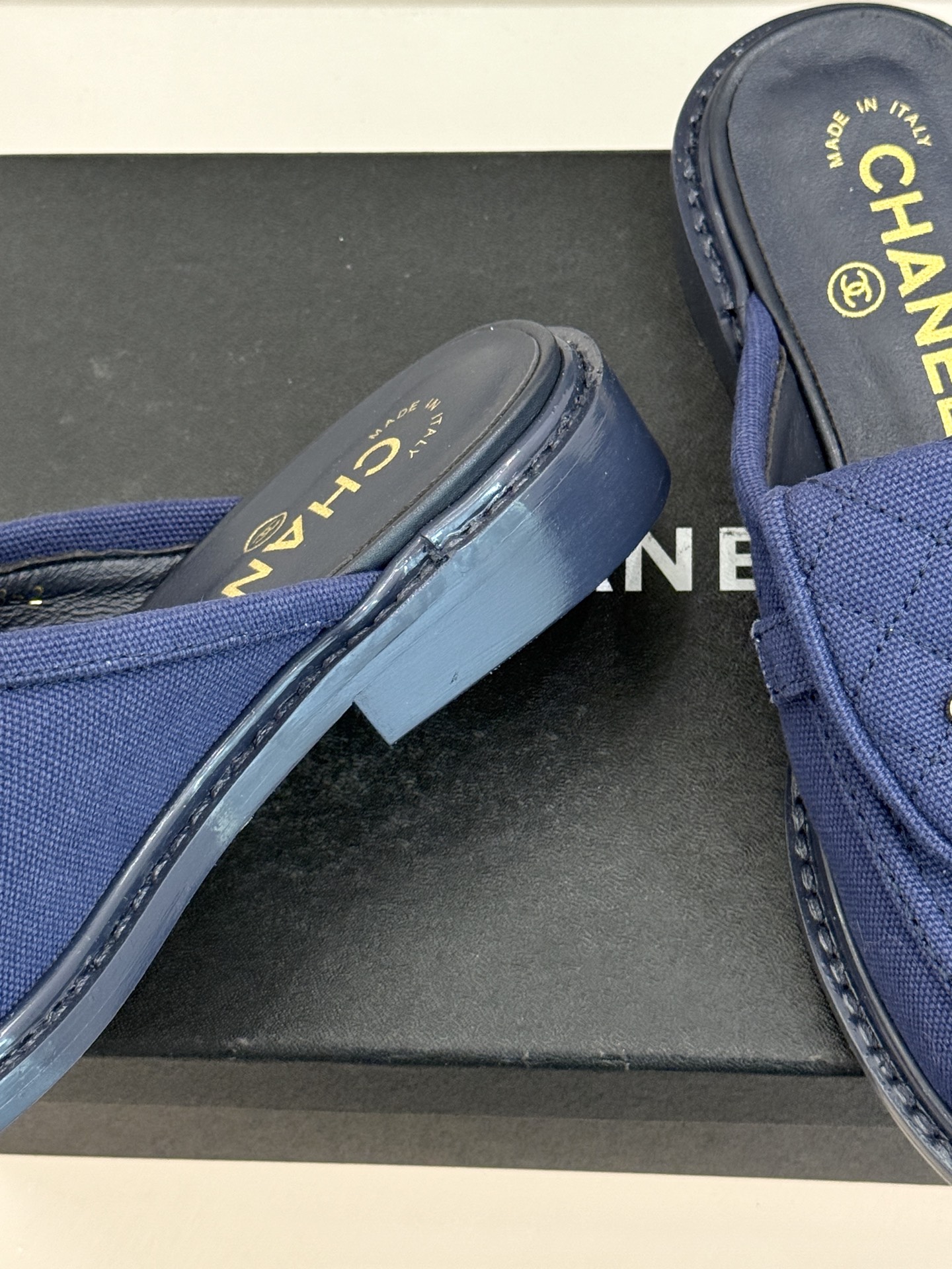 CHANE*｜小香经典双C书包扣翻盖高跟乐福鞋半拖香小香将百年底蕴注入乐福鞋型经典翻盖设计暗藏巧思标志性