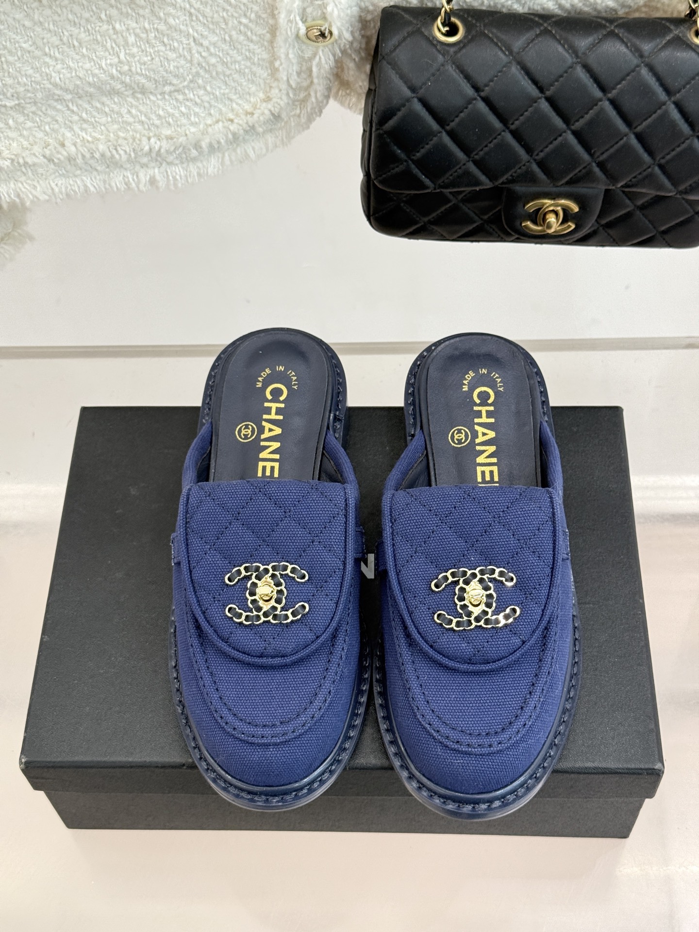 CHANE*｜小香经典双C书包扣翻盖高跟乐福鞋半拖香小香将百年底蕴注入乐福鞋型经典翻盖设计暗藏巧思标志性