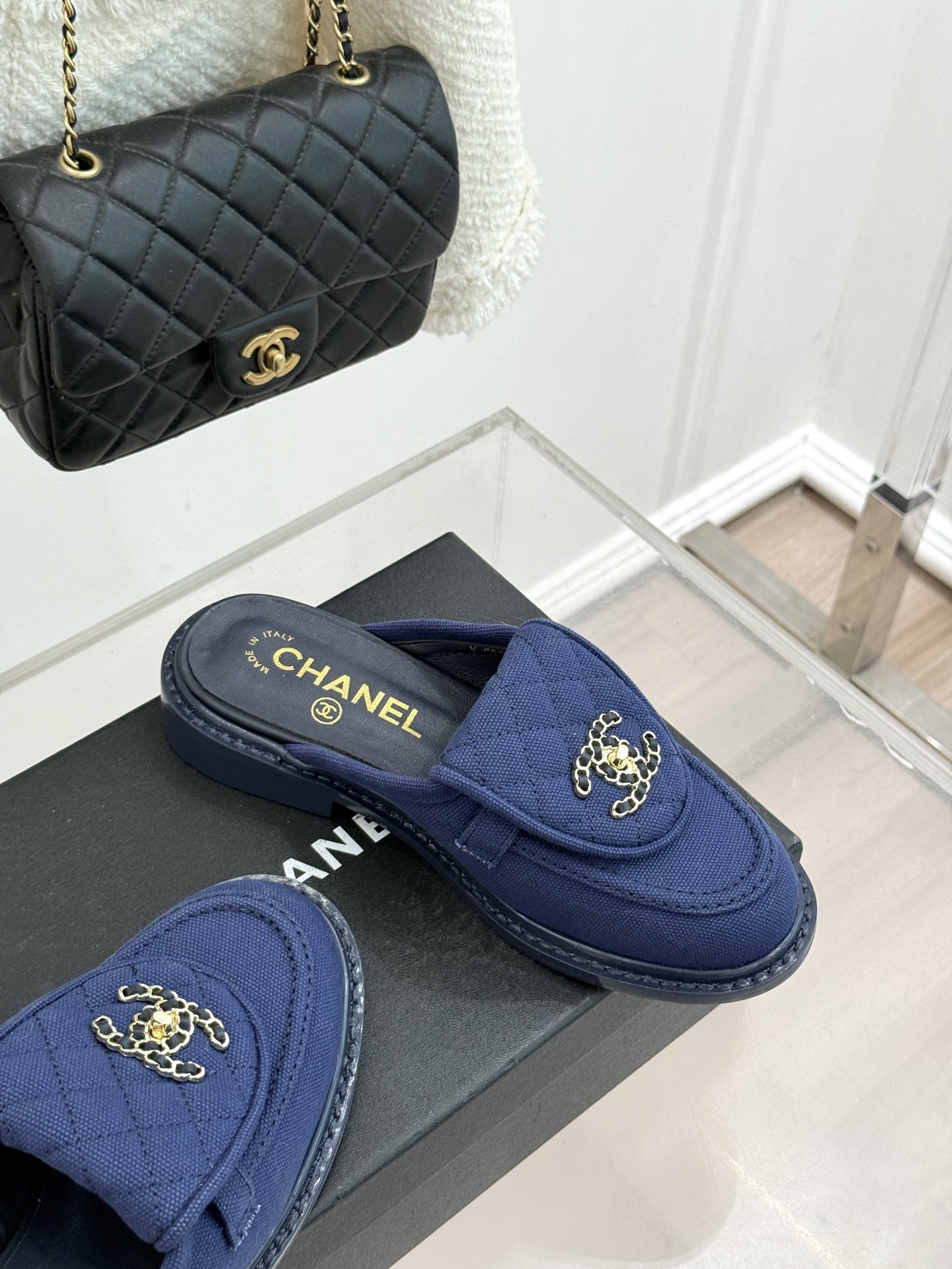 CHANE*｜小香经典双C书包扣翻盖高跟乐福鞋半拖香小香将百年底蕴注入乐福鞋型经典翻盖设计暗藏巧思标志性