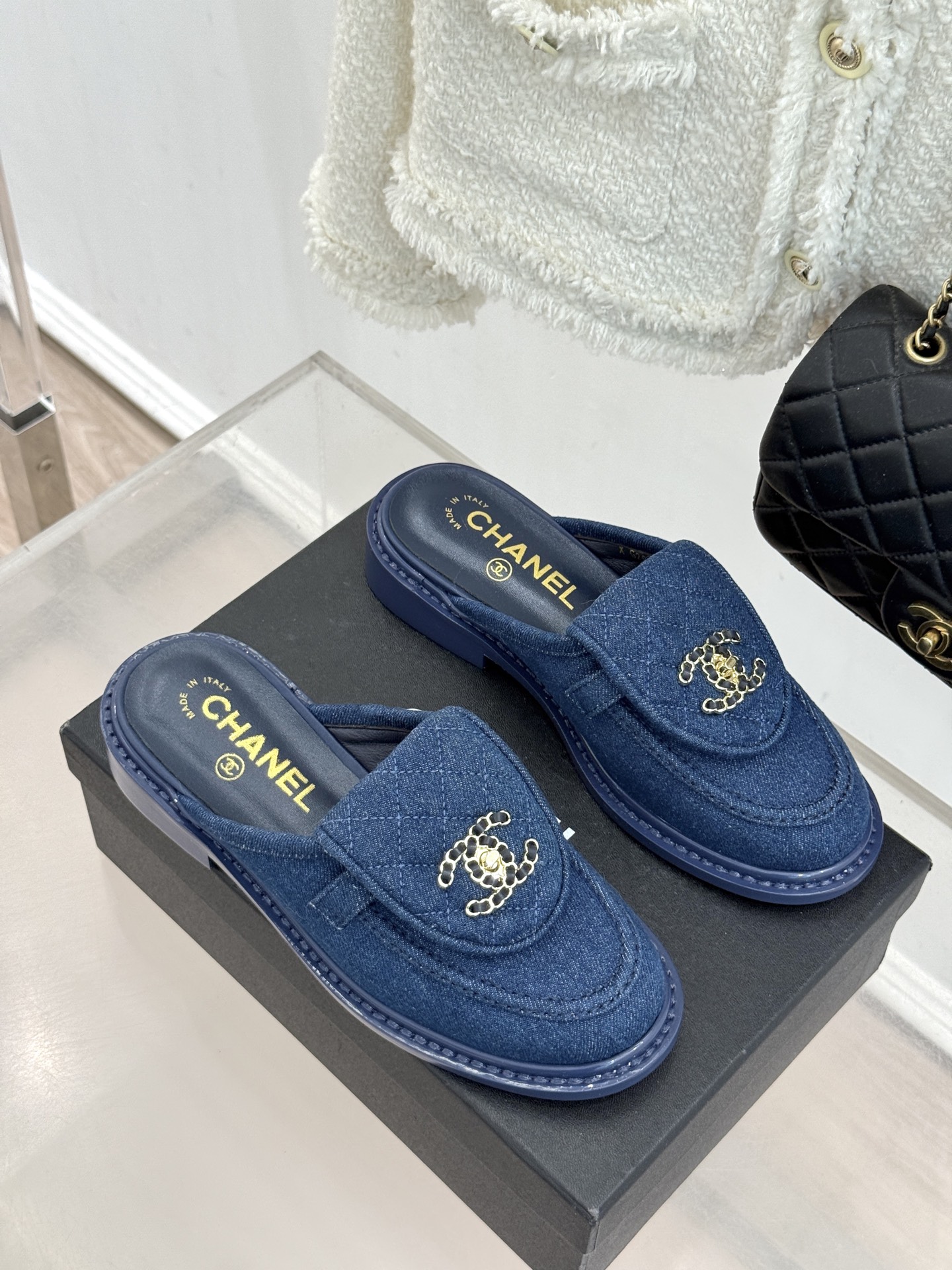 CHANE*｜小香经典双C书包扣翻盖高跟乐福鞋半拖香小香将百年底蕴注入乐福鞋型经典翻盖设计暗藏巧思标志性