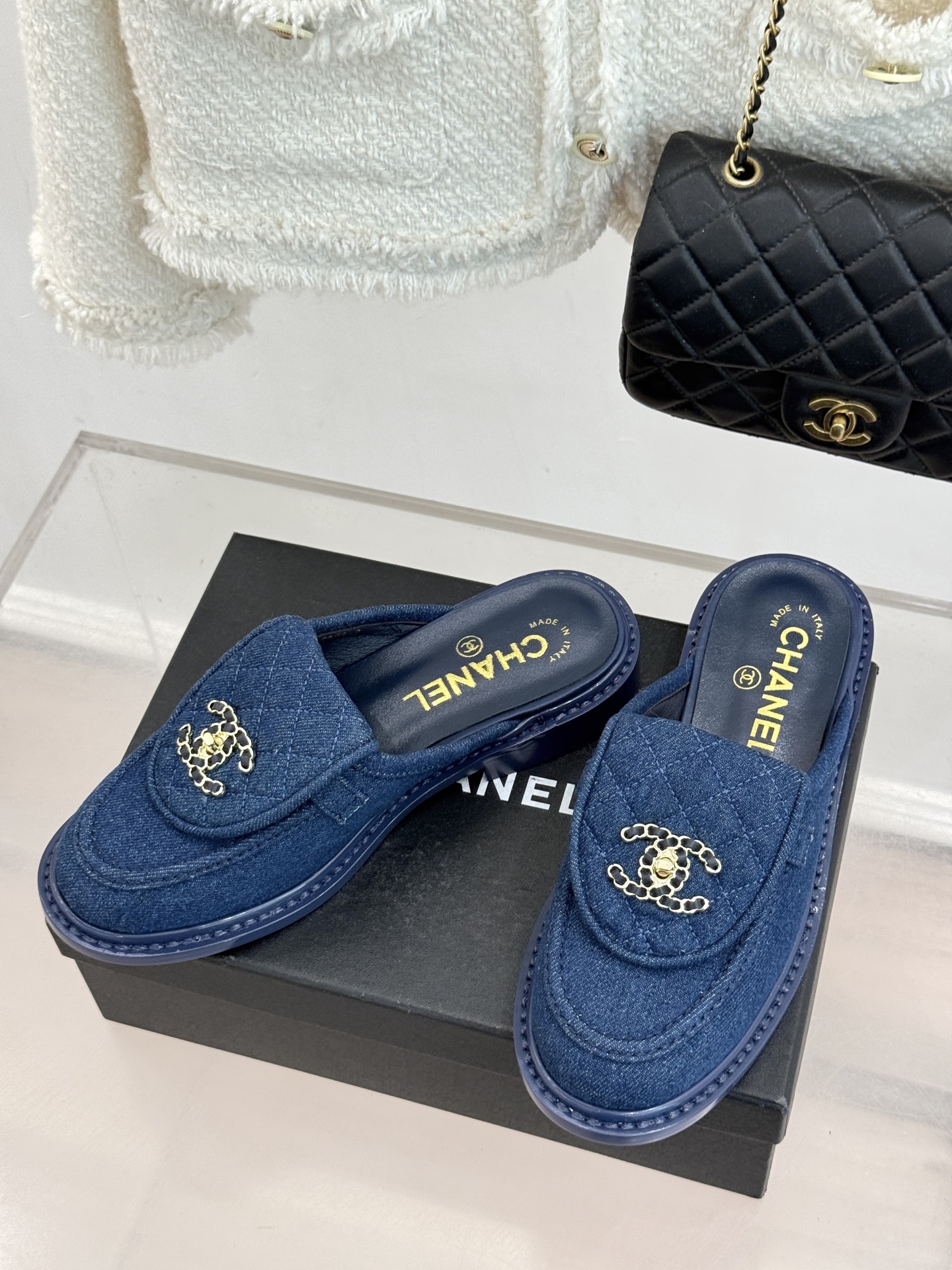 CHANE*｜小香经典双C书包扣翻盖高跟乐福鞋半拖香小香将百年底蕴注入乐福鞋型经典翻盖设计暗藏巧思标志性