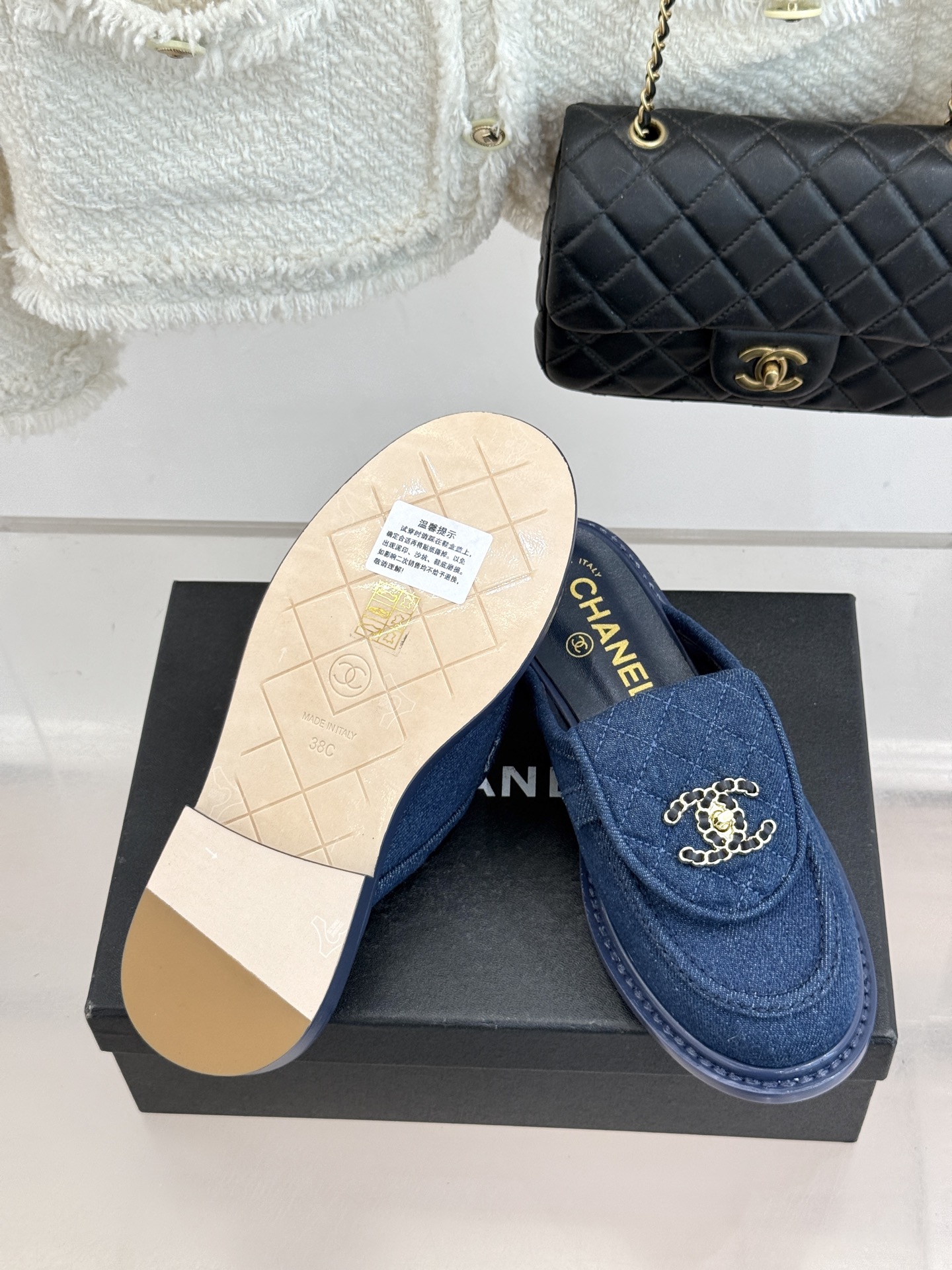 CHANE*｜小香经典双C书包扣翻盖高跟乐福鞋半拖香小香将百年底蕴注入乐福鞋型经典翻盖设计暗藏巧思标志性