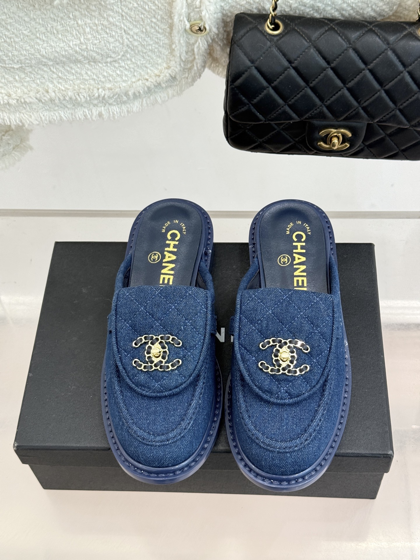 CHANE*｜小香经典双C书包扣翻盖高跟乐福鞋半拖香小香将百年底蕴注入乐福鞋型经典翻盖设计暗藏巧思标志性