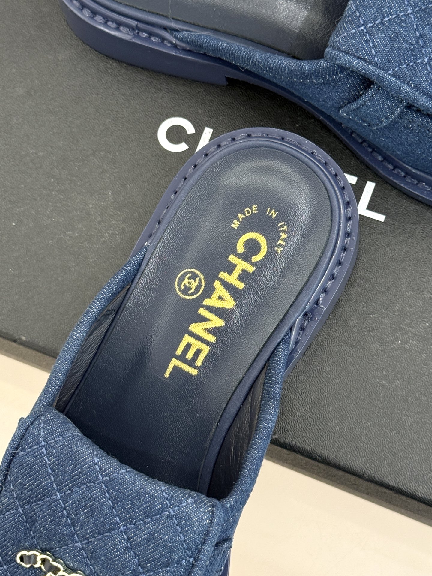 CHANE*｜小香经典双C书包扣翻盖高跟乐福鞋半拖香小香将百年底蕴注入乐福鞋型经典翻盖设计暗藏巧思标志性