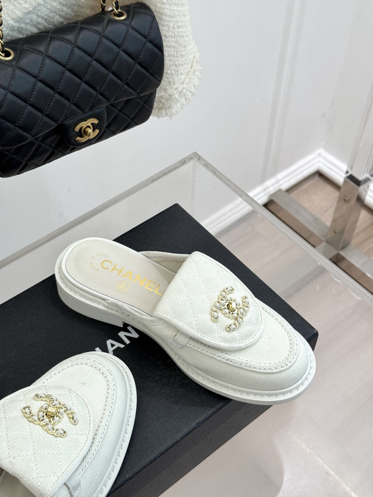 CHANE*｜小香经典双C书包扣翻盖高跟乐福鞋半拖香小香将百年底蕴注入乐福鞋型经典翻盖设计暗藏巧思标志性