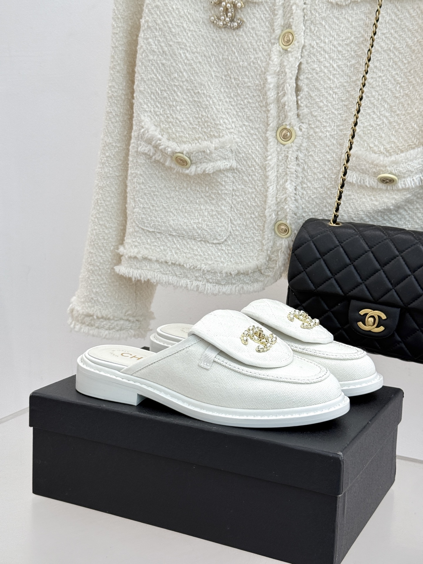 CHANE*｜小香经典双C书包扣翻盖高跟乐福鞋半拖香小香将百年底蕴注入乐福鞋型经典翻盖设计暗藏巧思标志性