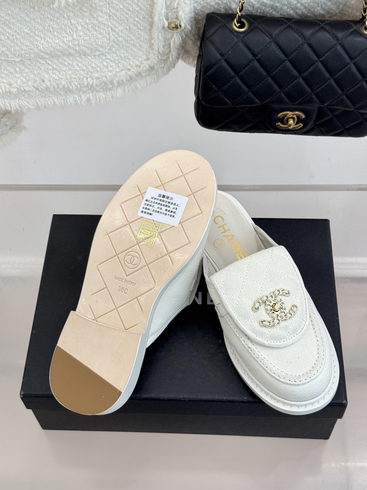 CHANE*｜小香经典双C书包扣翻盖高跟乐福鞋半拖香小香将百年底蕴注入乐福鞋型经典翻盖设计暗藏巧思标志性