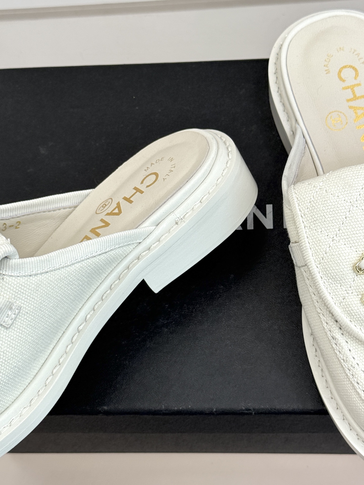 CHANE*｜小香经典双C书包扣翻盖高跟乐福鞋半拖香小香将百年底蕴注入乐福鞋型经典翻盖设计暗藏巧思标志性