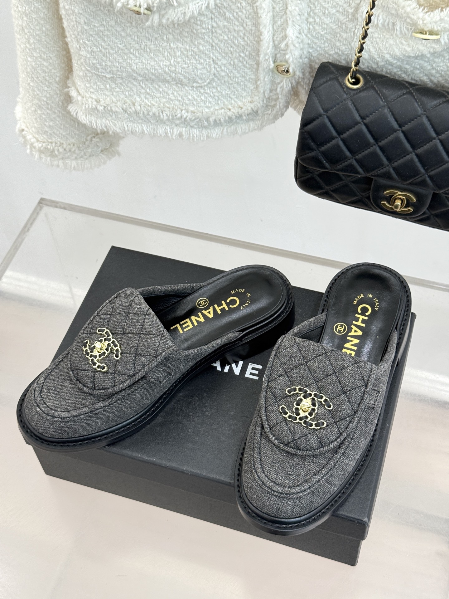 CHANE*｜小香经典双C书包扣翻盖高跟乐福鞋半拖香小香将百年底蕴注入乐福鞋型经典翻盖设计暗藏巧思标志性