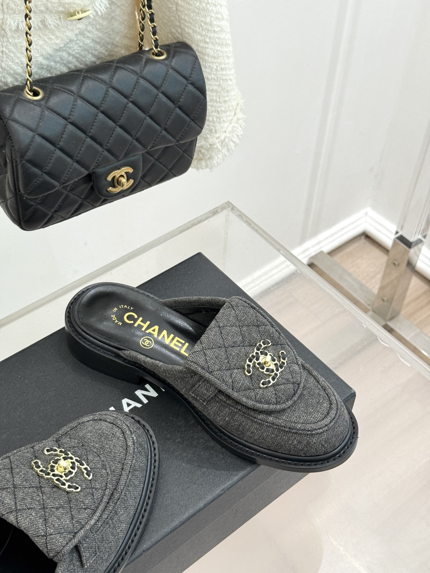 CHANE*｜小香经典双C书包扣翻盖高跟乐福鞋半拖香小香将百年底蕴注入乐福鞋型经典翻盖设计暗藏巧思标志性