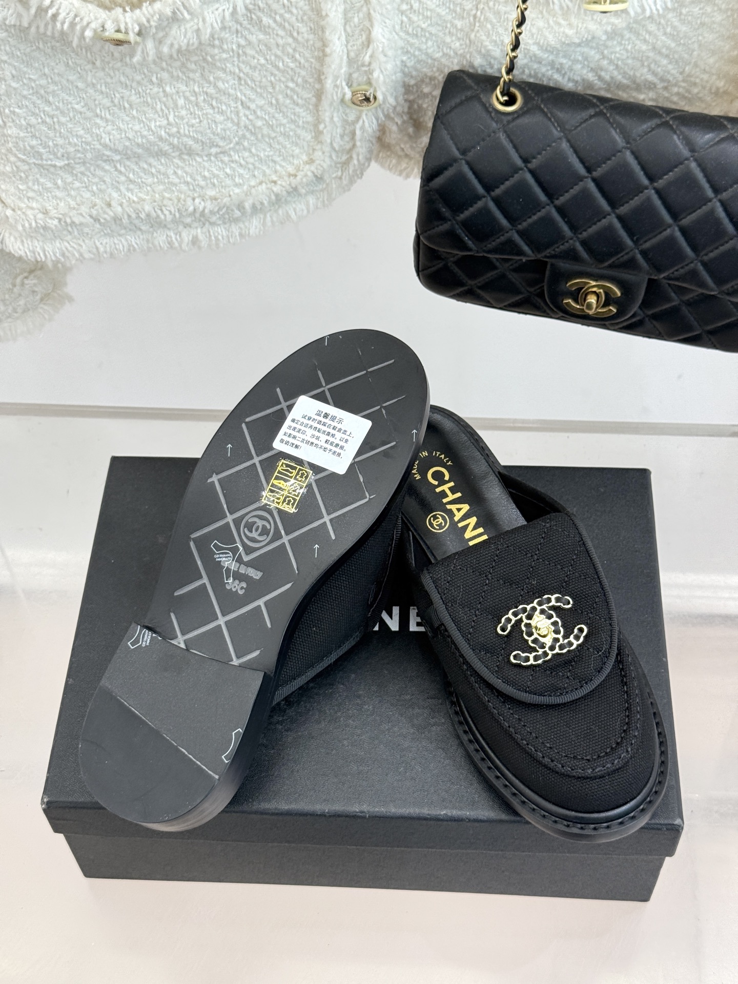 CHANE*｜小香经典双C书包扣翻盖高跟乐福鞋半拖香小香将百年底蕴注入乐福鞋型经典翻盖设计暗藏巧思标志性