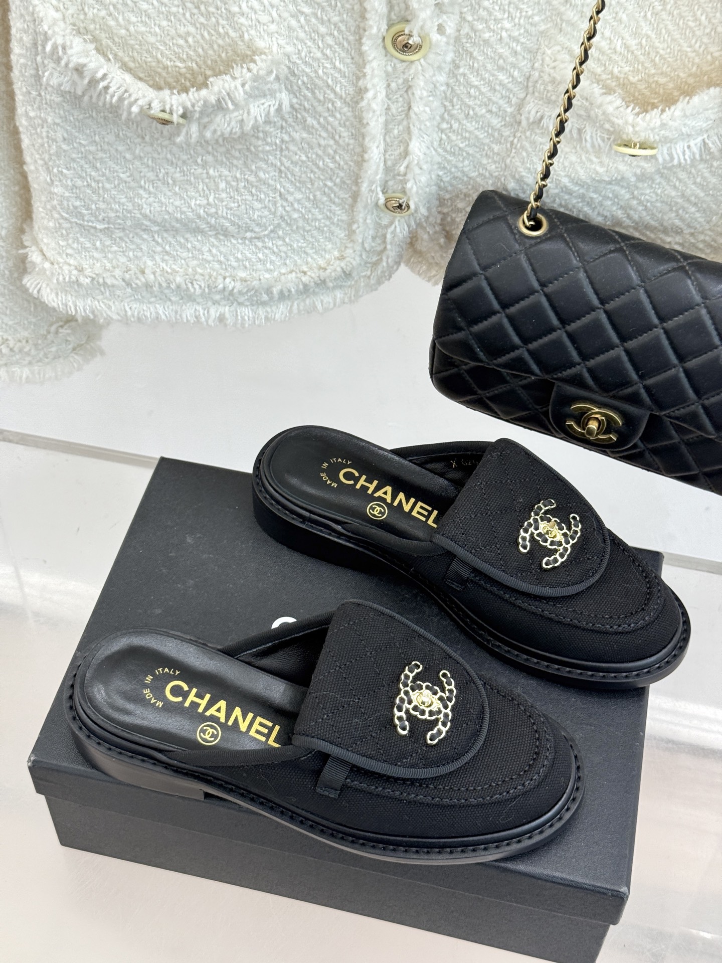 CHANE*｜小香经典双C书包扣翻盖高跟乐福鞋半拖香小香将百年底蕴注入乐福鞋型经典翻盖设计暗藏巧思标志性