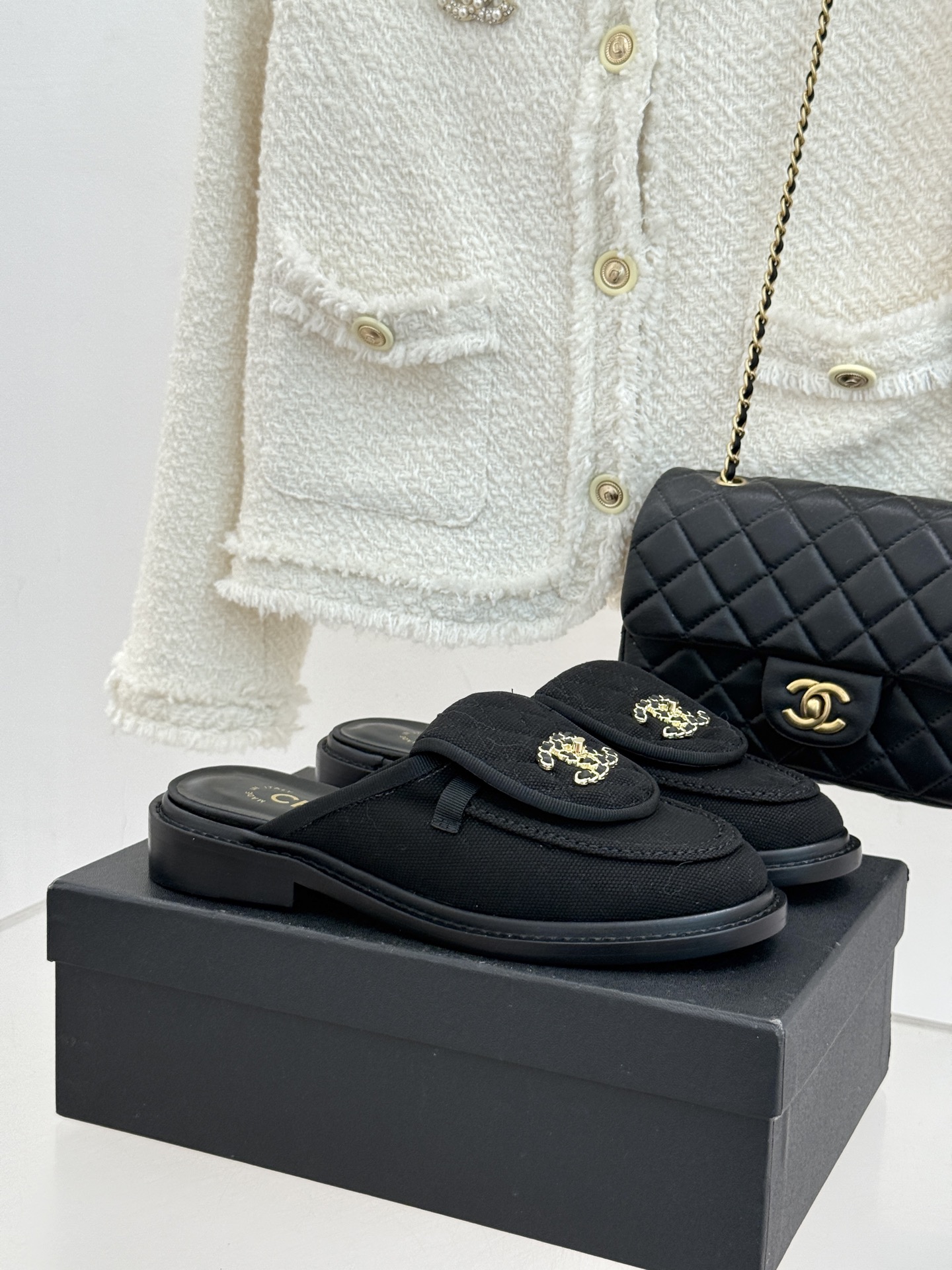 CHANE*｜小香经典双C书包扣翻盖高跟乐福鞋半拖香小香将百年底蕴注入乐福鞋型经典翻盖设计暗藏巧思标志性