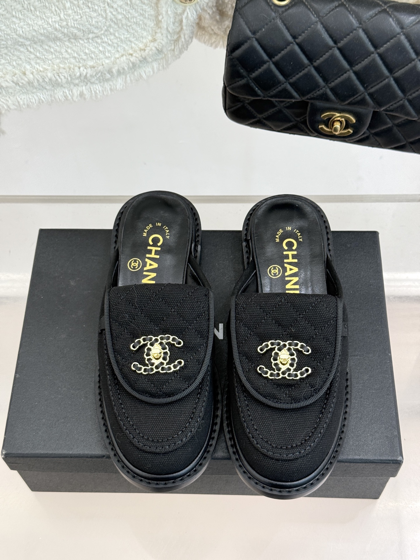 CHANE*｜小香经典双C书包扣翻盖高跟乐福鞋半拖香小香将百年底蕴注入乐福鞋型经典翻盖设计暗藏巧思标志性