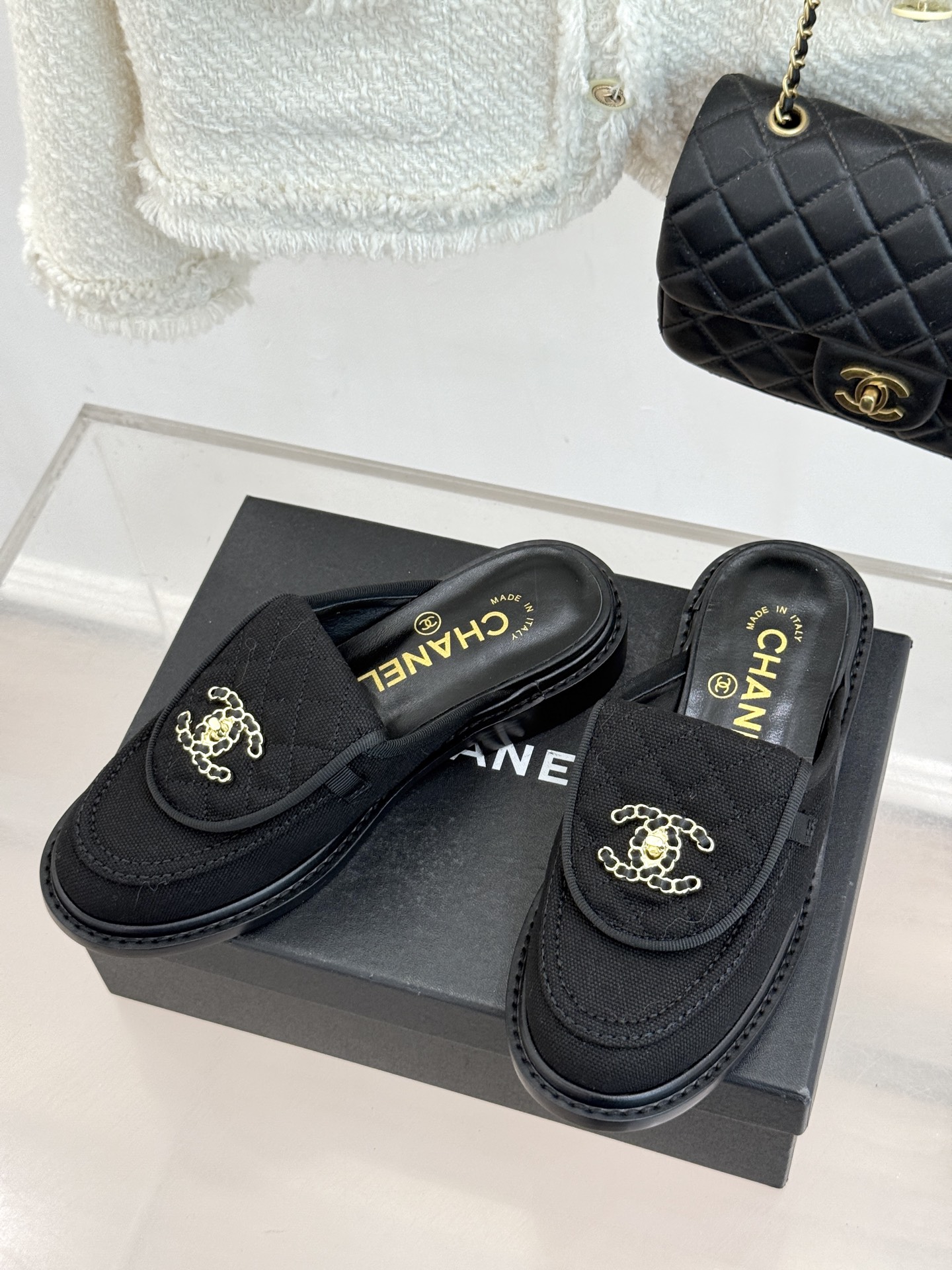 CHANE*｜小香经典双C书包扣翻盖高跟乐福鞋半拖香小香将百年底蕴注入乐福鞋型经典翻盖设计暗藏巧思标志性