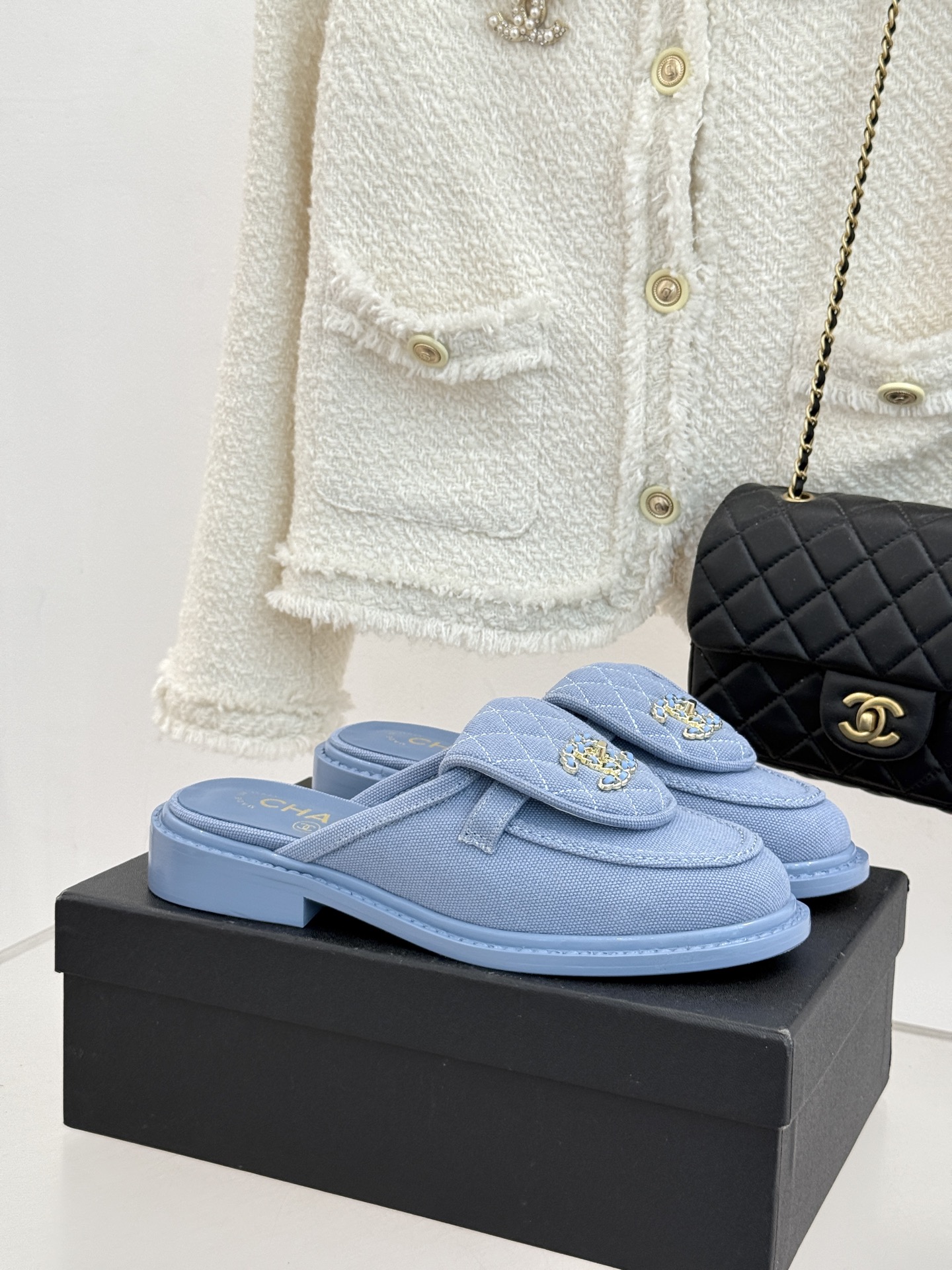 CHANE*｜小香经典双C书包扣翻盖高跟乐福鞋半拖香小香将百年底蕴注入乐福鞋型经典翻盖设计暗藏巧思标志性