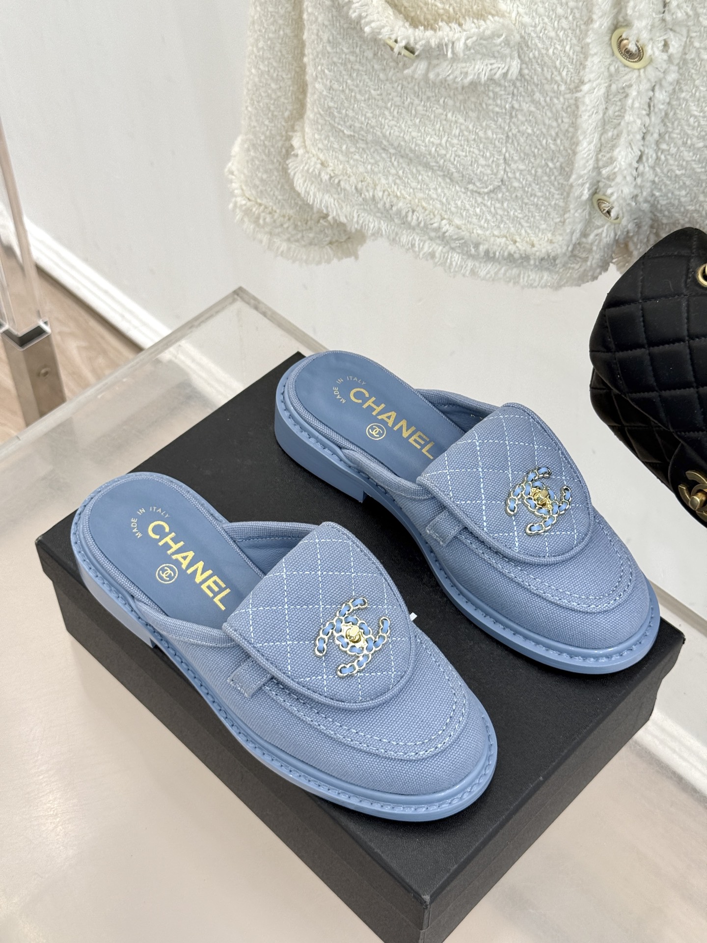 CHANE*｜小香经典双C书包扣翻盖高跟乐福鞋半拖香小香将百年底蕴注入乐福鞋型经典翻盖设计暗藏巧思标志性