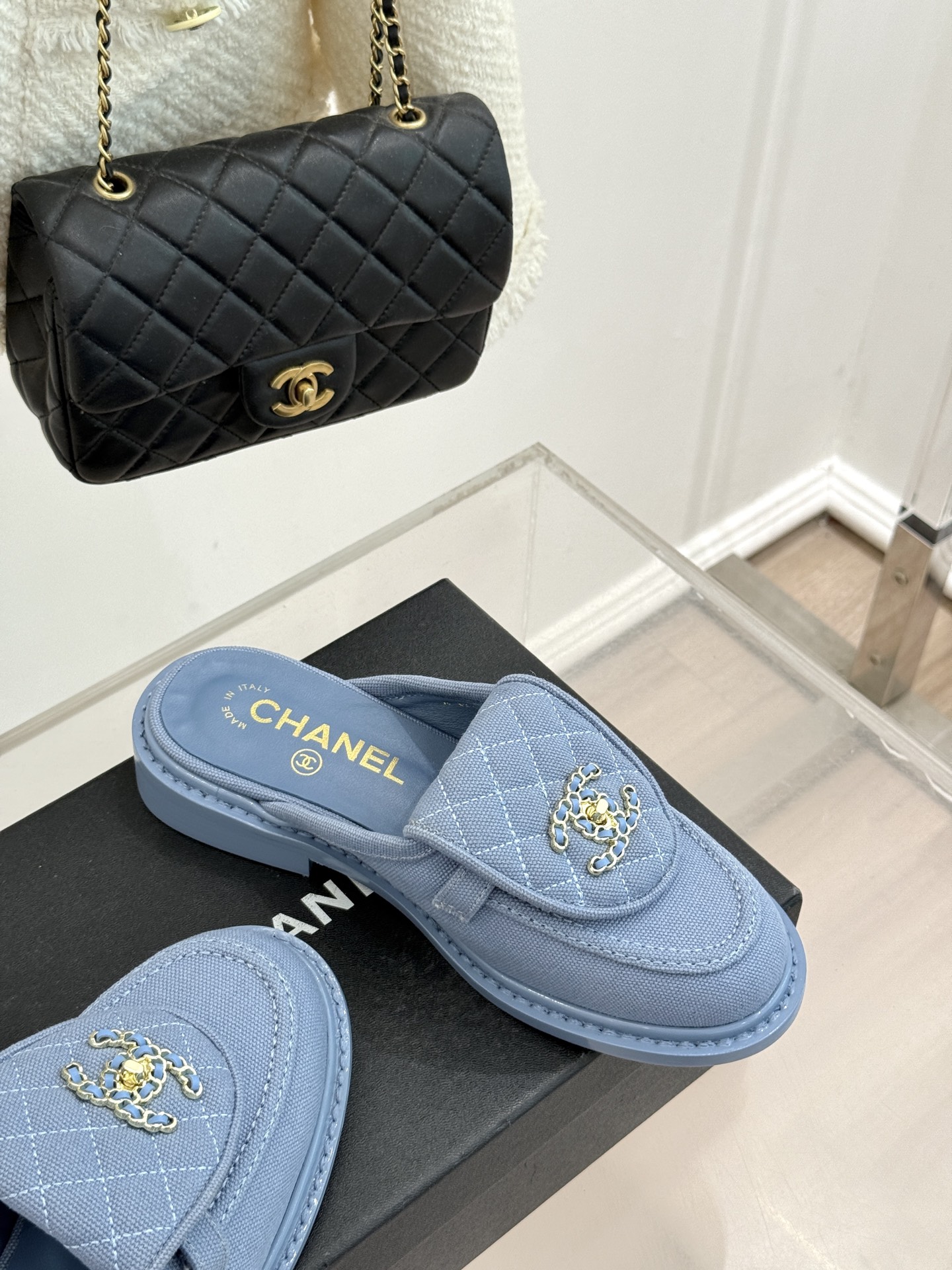 CHANE*｜小香经典双C书包扣翻盖高跟乐福鞋半拖香小香将百年底蕴注入乐福鞋型经典翻盖设计暗藏巧思标志性