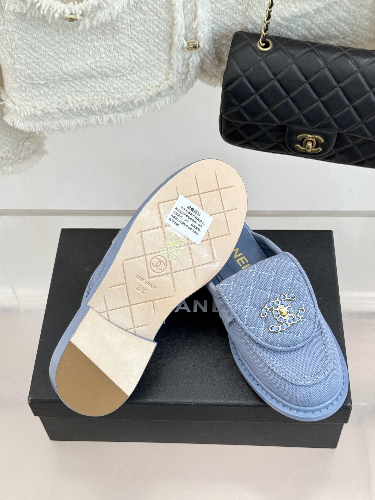 CHANE*｜小香经典双C书包扣翻盖高跟乐福鞋半拖香小香将百年底蕴注入乐福鞋型经典翻盖设计暗藏巧思标志性