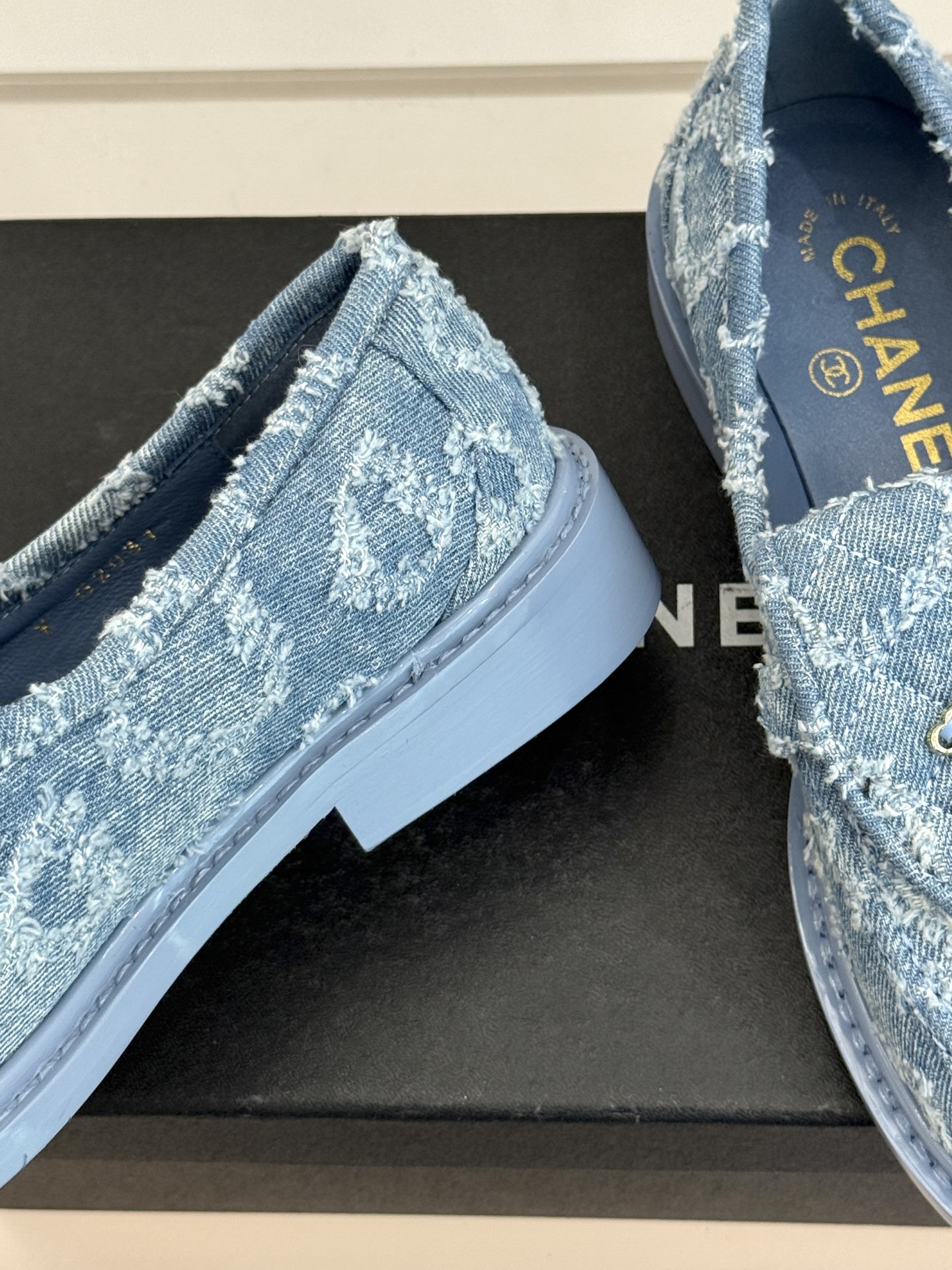 CHANE*｜小香经典双C书包扣翻盖高跟乐福鞋半拖香小香将百年底蕴注入乐福鞋型经典翻盖设计暗藏巧思标志性