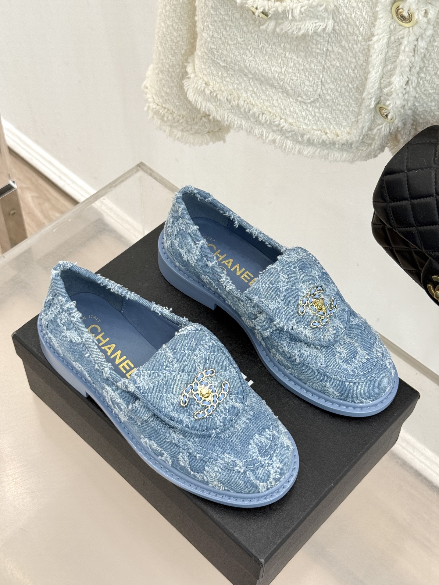 CHANE*｜小香经典双C书包扣翻盖高跟乐福鞋半拖香小香将百年底蕴注入乐福鞋型经典翻盖设计暗藏巧思标志性