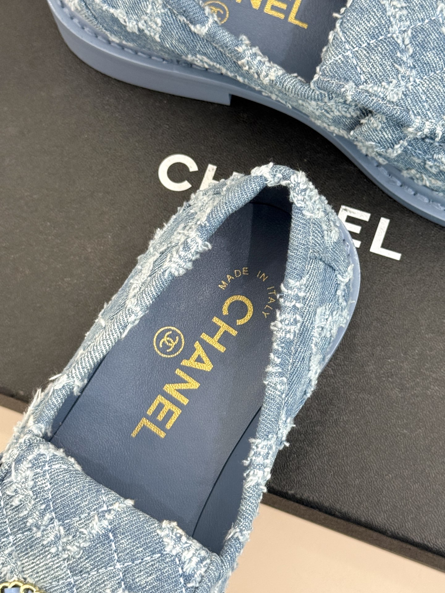 CHANE*｜小香经典双C书包扣翻盖高跟乐福鞋半拖香小香将百年底蕴注入乐福鞋型经典翻盖设计暗藏巧思标志性