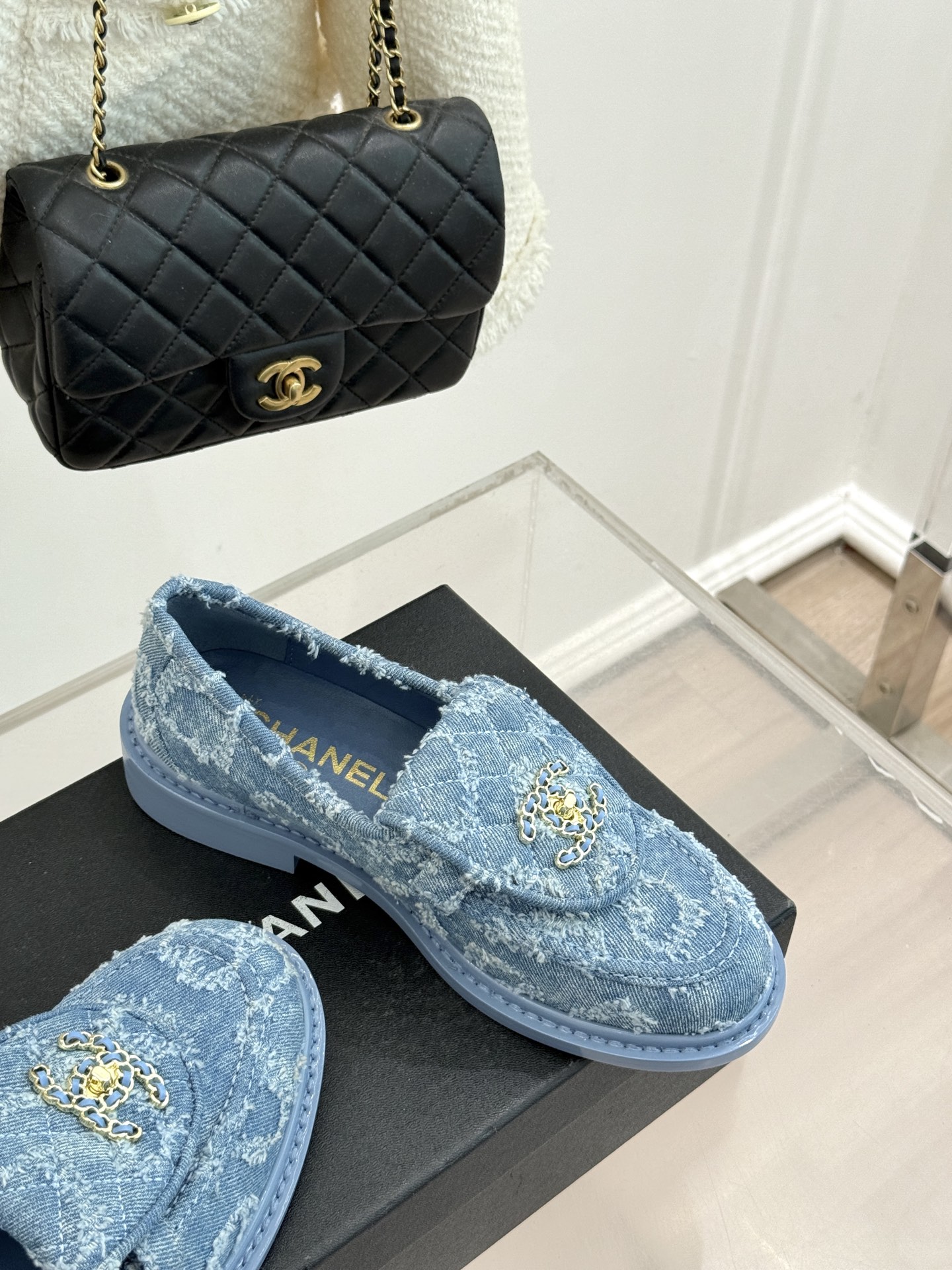 CHANE*｜小香经典双C书包扣翻盖高跟乐福鞋半拖香小香将百年底蕴注入乐福鞋型经典翻盖设计暗藏巧思标志性