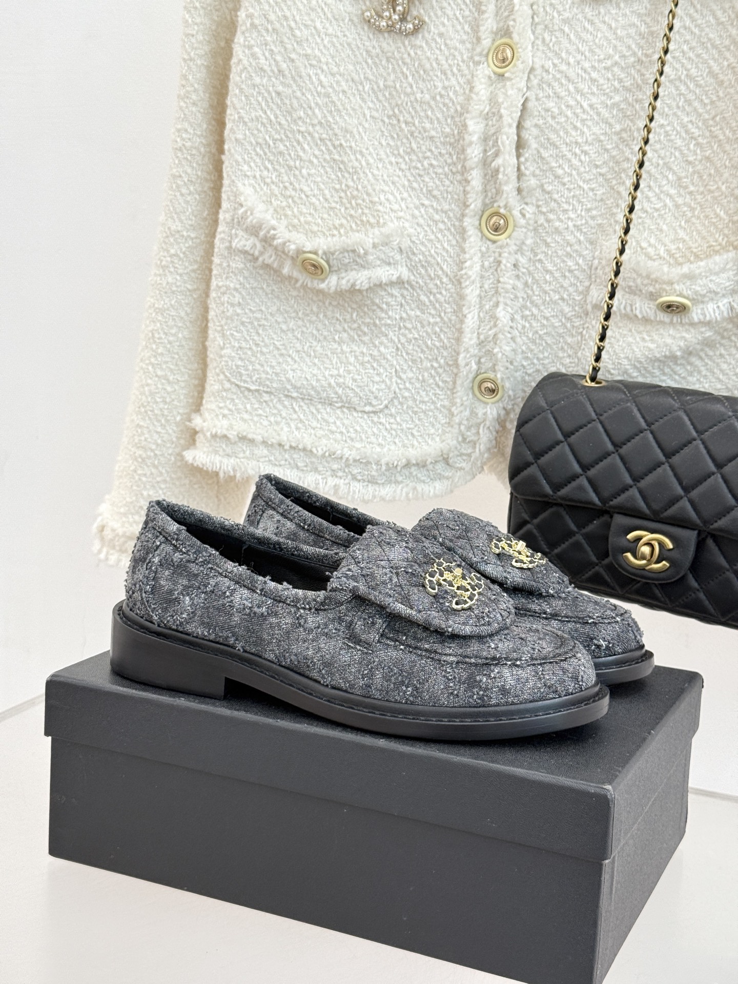 CHANE*｜小香经典双C书包扣翻盖高跟乐福鞋半拖香小香将百年底蕴注入乐福鞋型经典翻盖设计暗藏巧思标志性