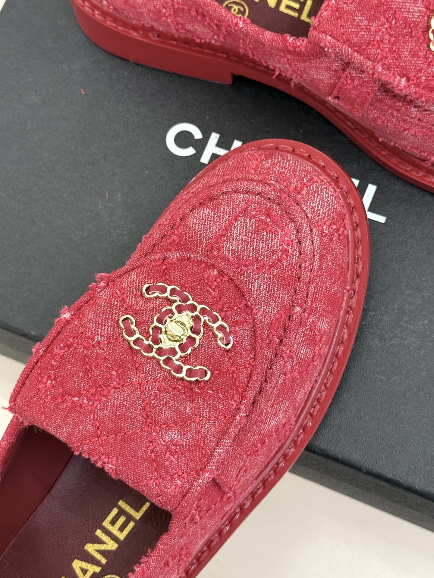 CHANE*｜小香经典双C书包扣翻盖高跟乐福鞋半拖香小香将百年底蕴注入乐福鞋型经典翻盖设计暗藏巧思标志性