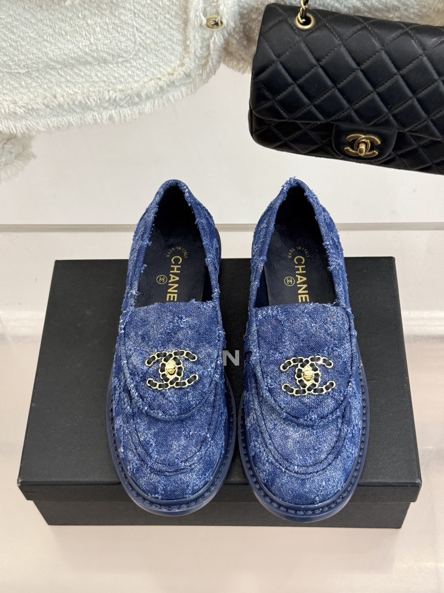 CHANE*｜小香经典双C书包扣翻盖高跟乐福鞋半拖香小香将百年底蕴注入乐福鞋型经典翻盖设计暗藏巧思标志性