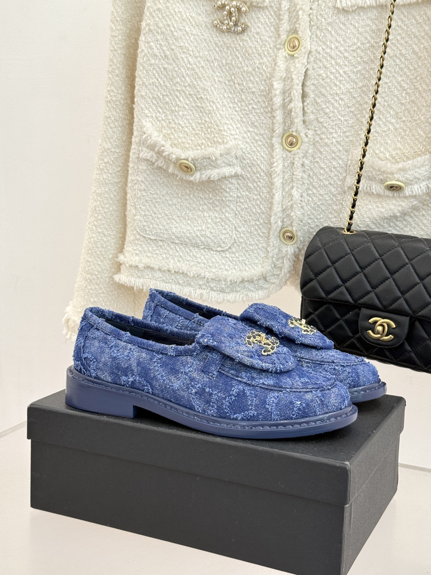 CHANE*｜小香经典双C书包扣翻盖高跟乐福鞋半拖香小香将百年底蕴注入乐福鞋型经典翻盖设计暗藏巧思标志性