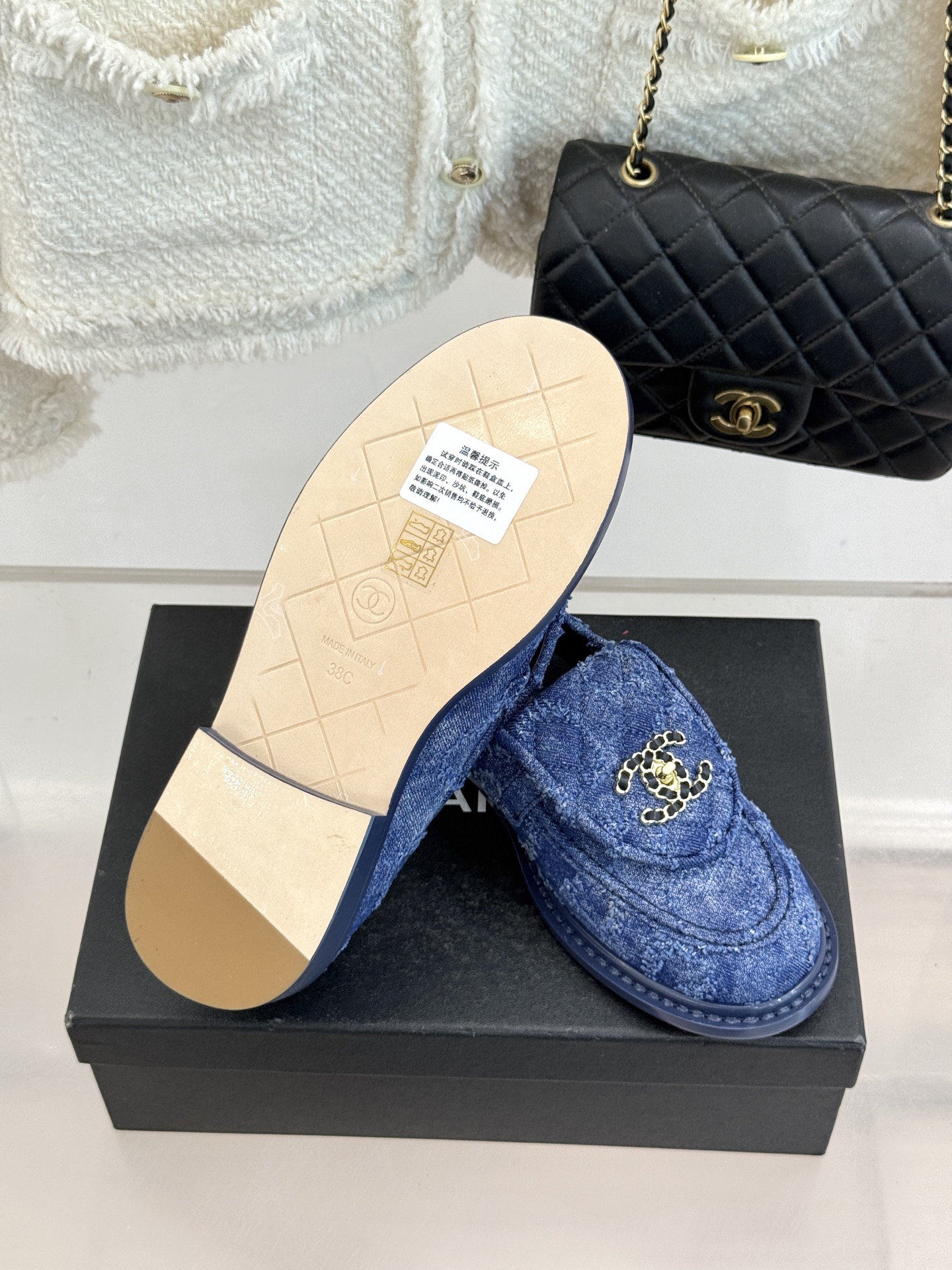 CHANE*｜小香经典双C书包扣翻盖高跟乐福鞋半拖香小香将百年底蕴注入乐福鞋型经典翻盖设计暗藏巧思标志性