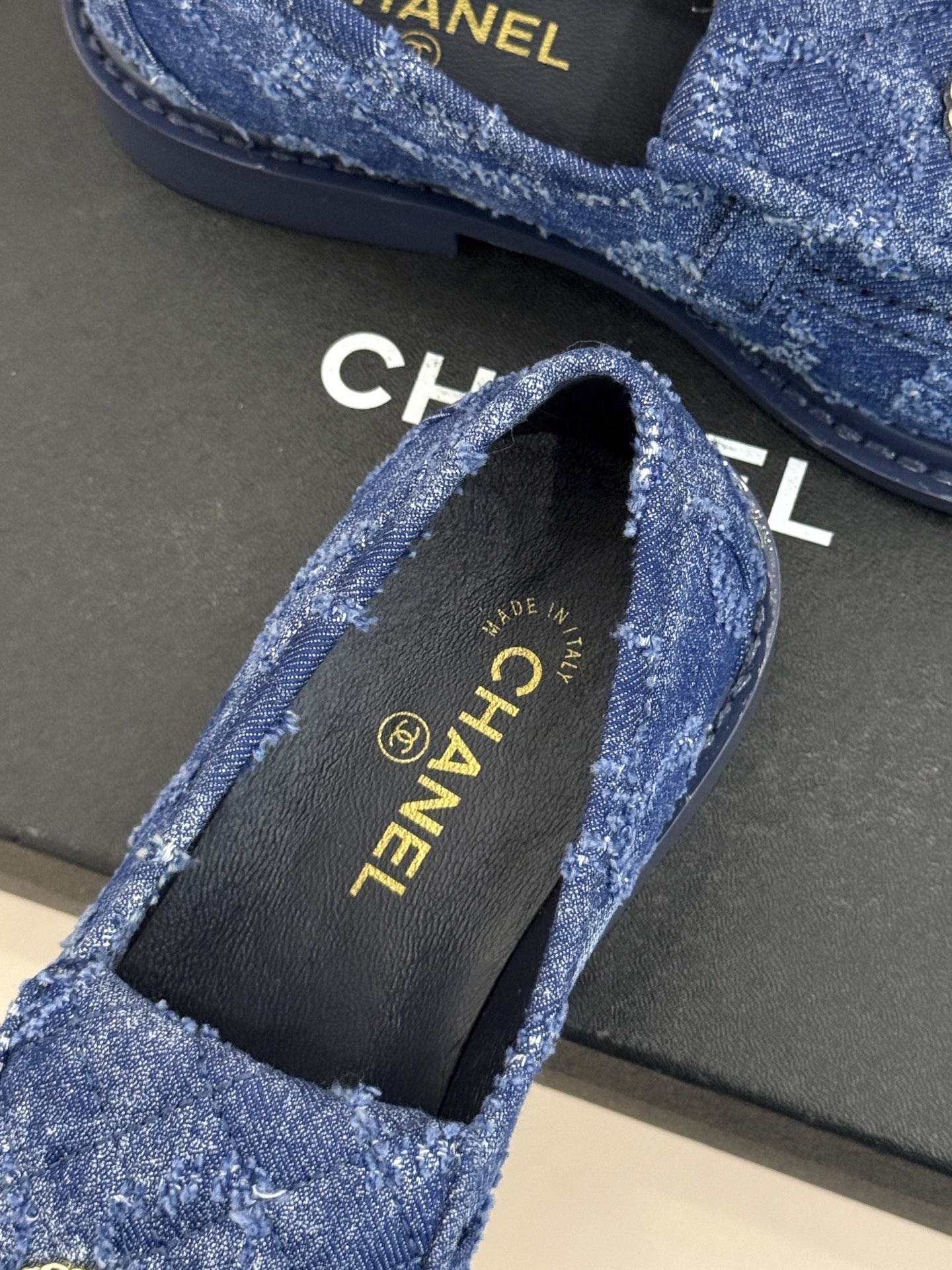 CHANE*｜小香经典双C书包扣翻盖高跟乐福鞋半拖香小香将百年底蕴注入乐福鞋型经典翻盖设计暗藏巧思标志性