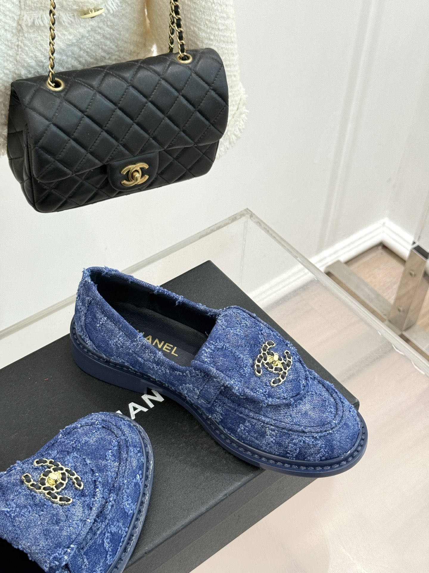 CHANE*｜小香经典双C书包扣翻盖高跟乐福鞋半拖香小香将百年底蕴注入乐福鞋型经典翻盖设计暗藏巧思标志性