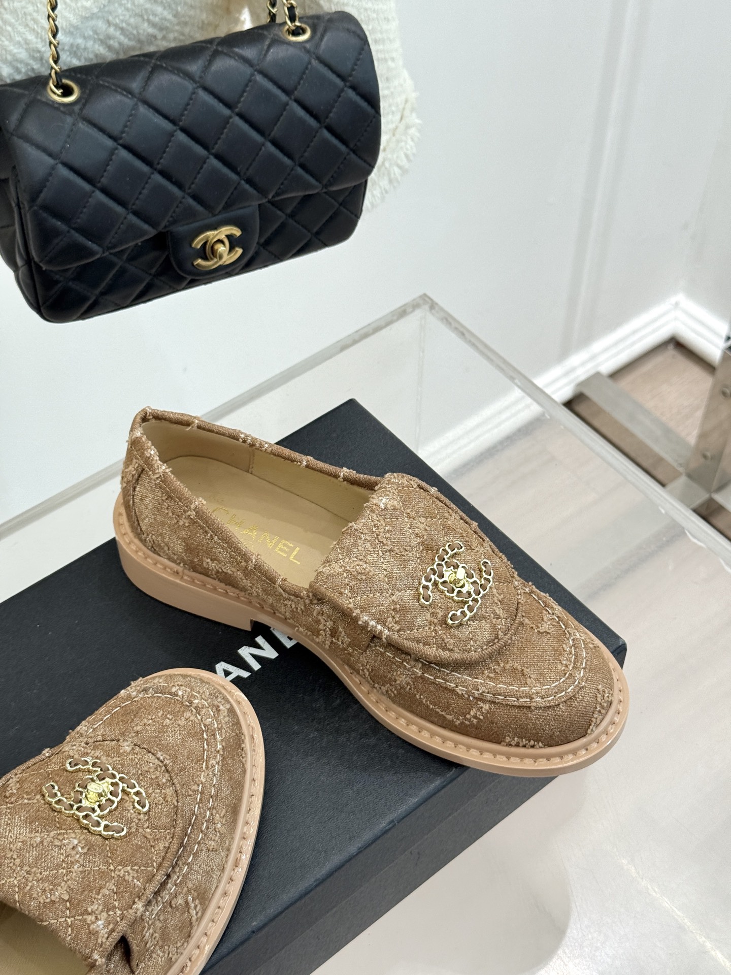 CHANE*｜小香经典双C书包扣翻盖高跟乐福鞋半拖香小香将百年底蕴注入乐福鞋型经典翻盖设计暗藏巧思标志性