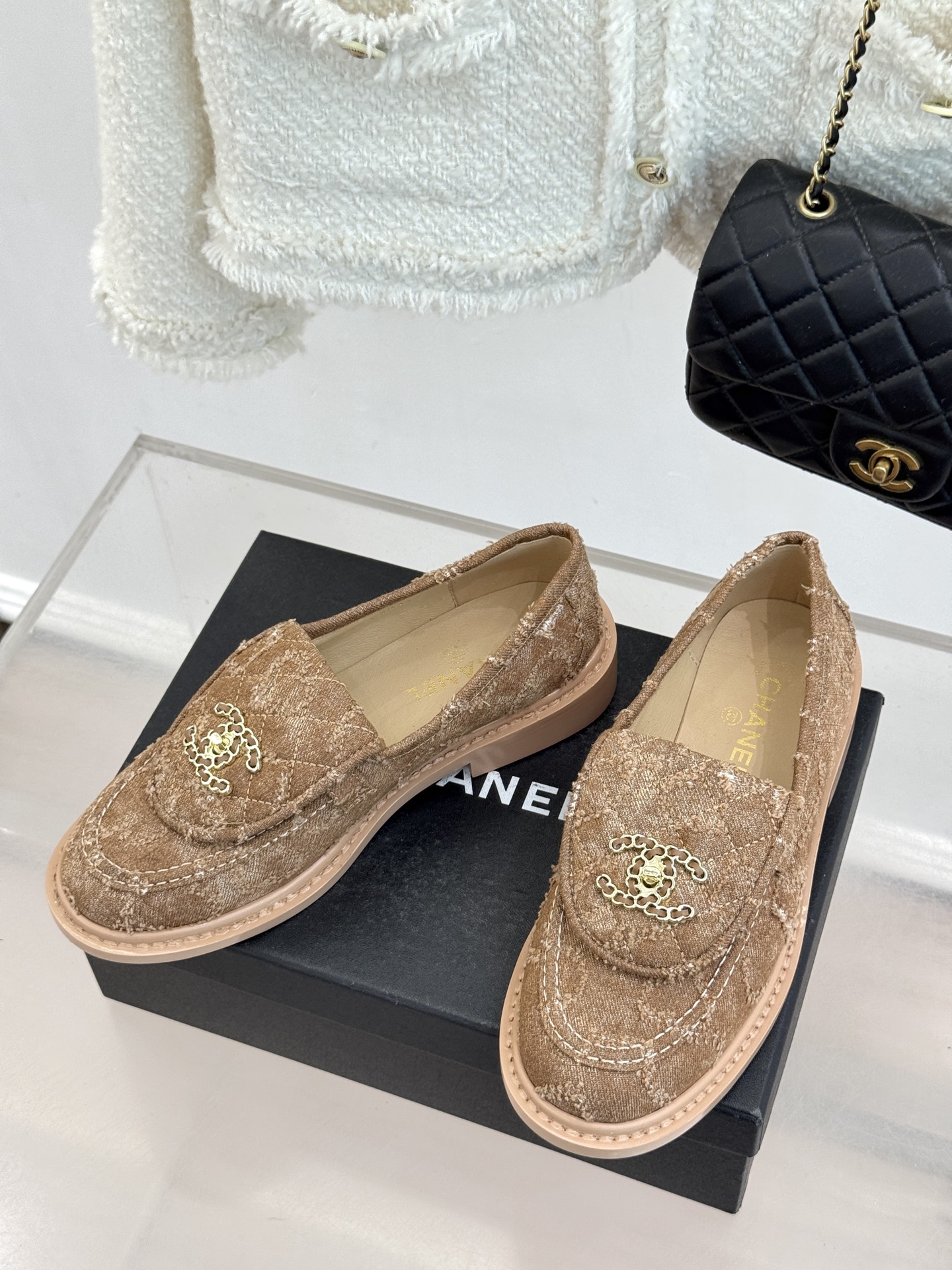 CHANE*｜小香经典双C书包扣翻盖高跟乐福鞋半拖香小香将百年底蕴注入乐福鞋型经典翻盖设计暗藏巧思标志性