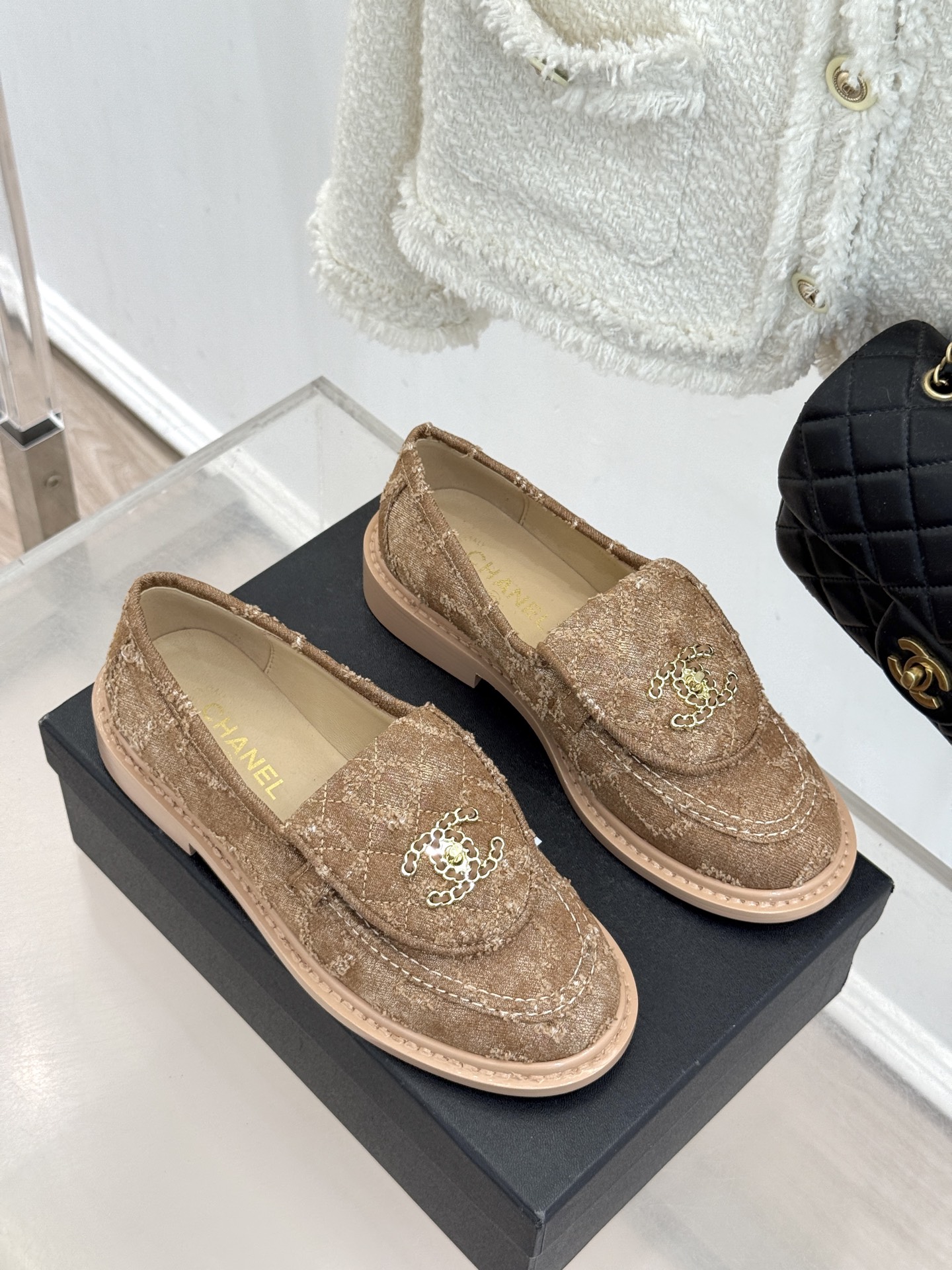 CHANE*｜小香经典双C书包扣翻盖高跟乐福鞋半拖香小香将百年底蕴注入乐福鞋型经典翻盖设计暗藏巧思标志性